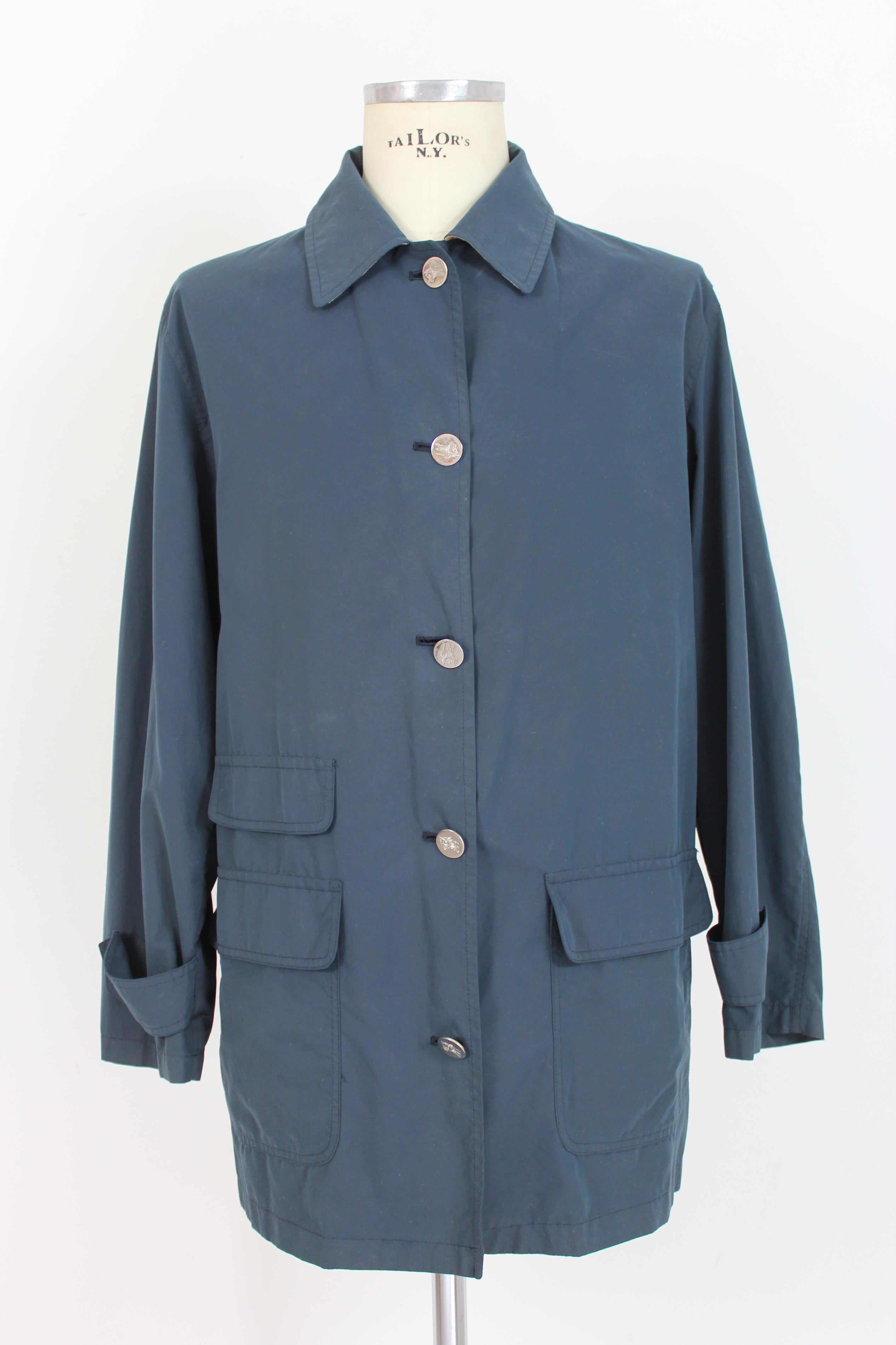 Burberry men's vintage 80s raincoat. Long jacket, blue color, closure with silver buttons. Fabric 59% polyamide, 34% cotton, 7% polyurethane. Made in Italy. Excellent vintage condition.

Size: 44 It 34 Us 34 Uk

Shoulder: 46 cm
Bust / Chest: 60