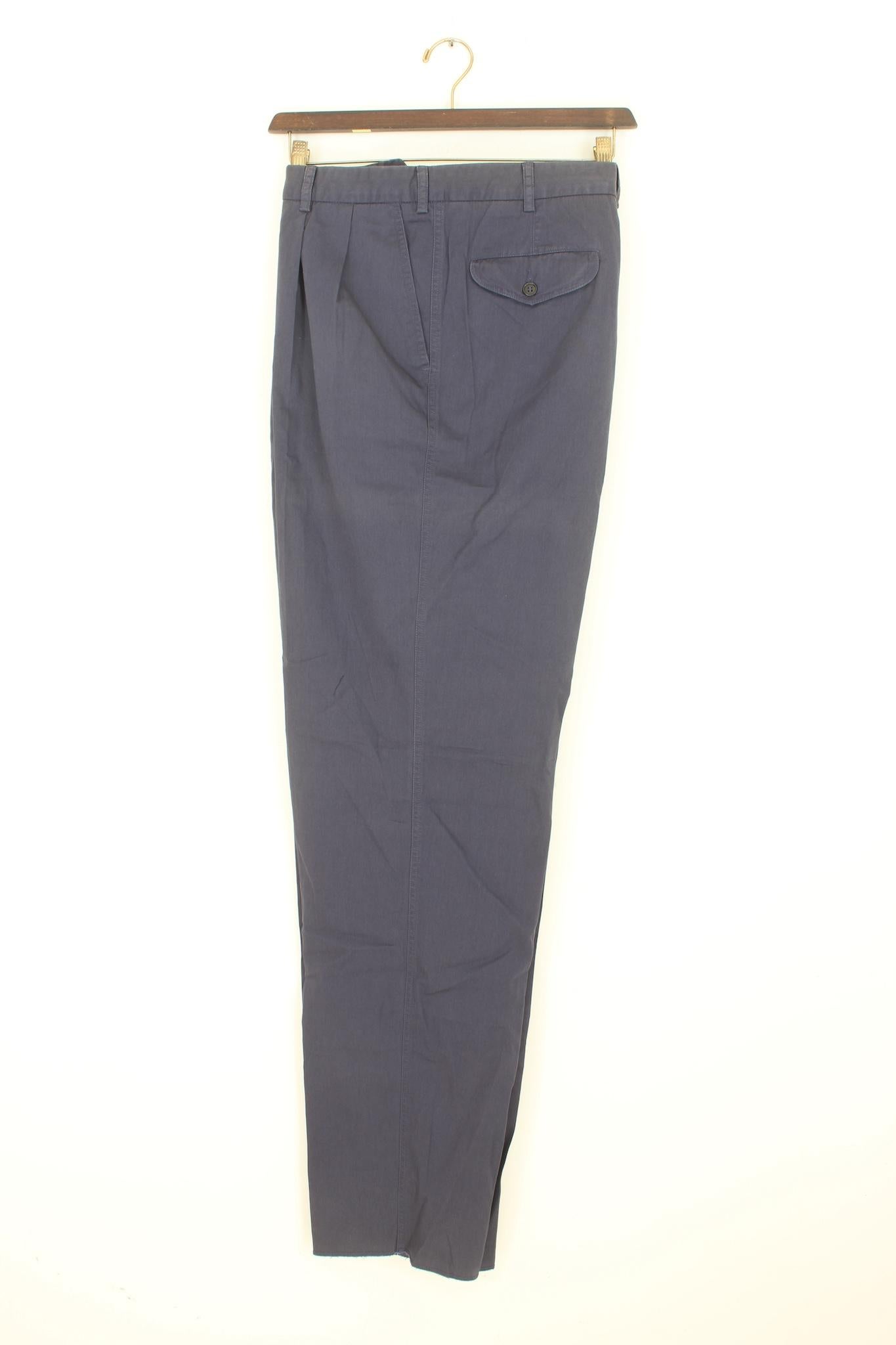 Burberry vintage 90s trousers. Blue colour, side pockets, button and zip closure. 100% cotton fabric. Made in Italy.

Size: 58 It 48 Us 48 Uk

Waist: 50 cm
Length: 126 cm
Inseam length: 98 cm
Hem: 23 cm