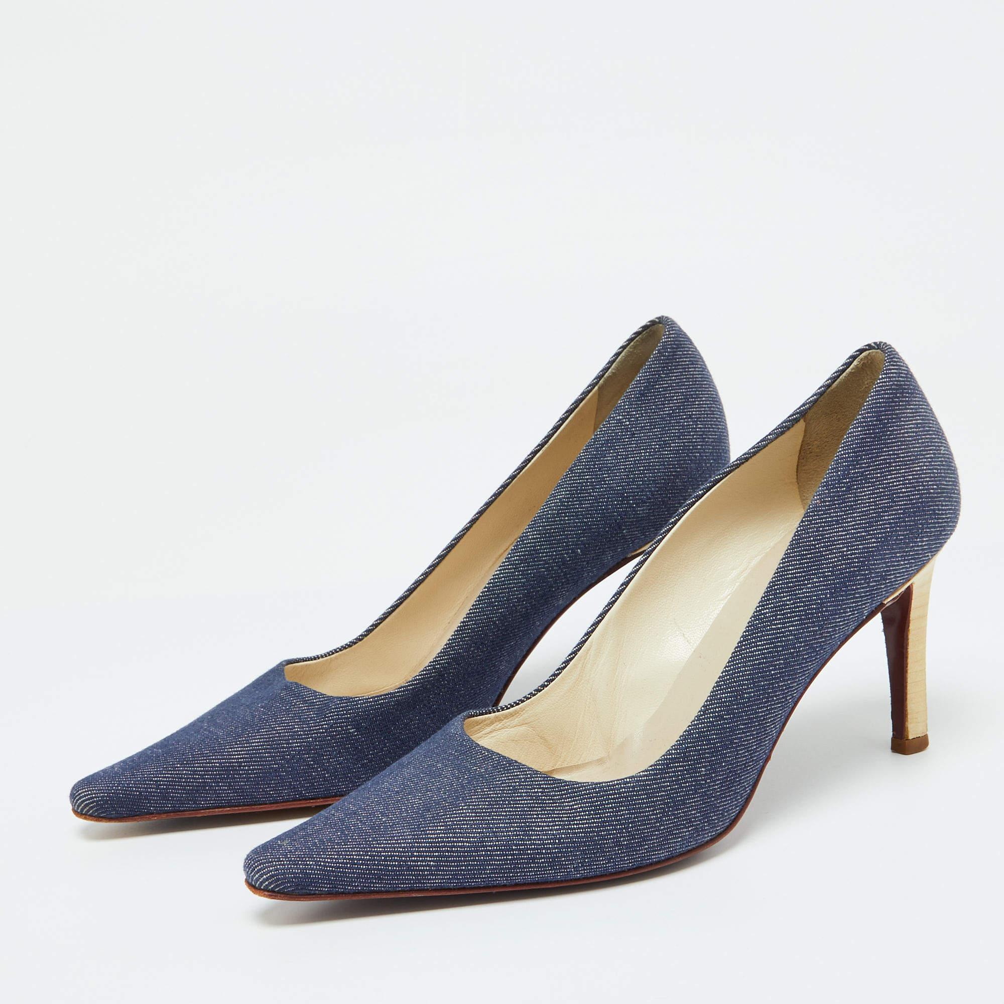 Exhibit an elegant style with this pair of pumps. These elegant shoes are crafted from quality materials. They are set on durable soles and sleek heels.