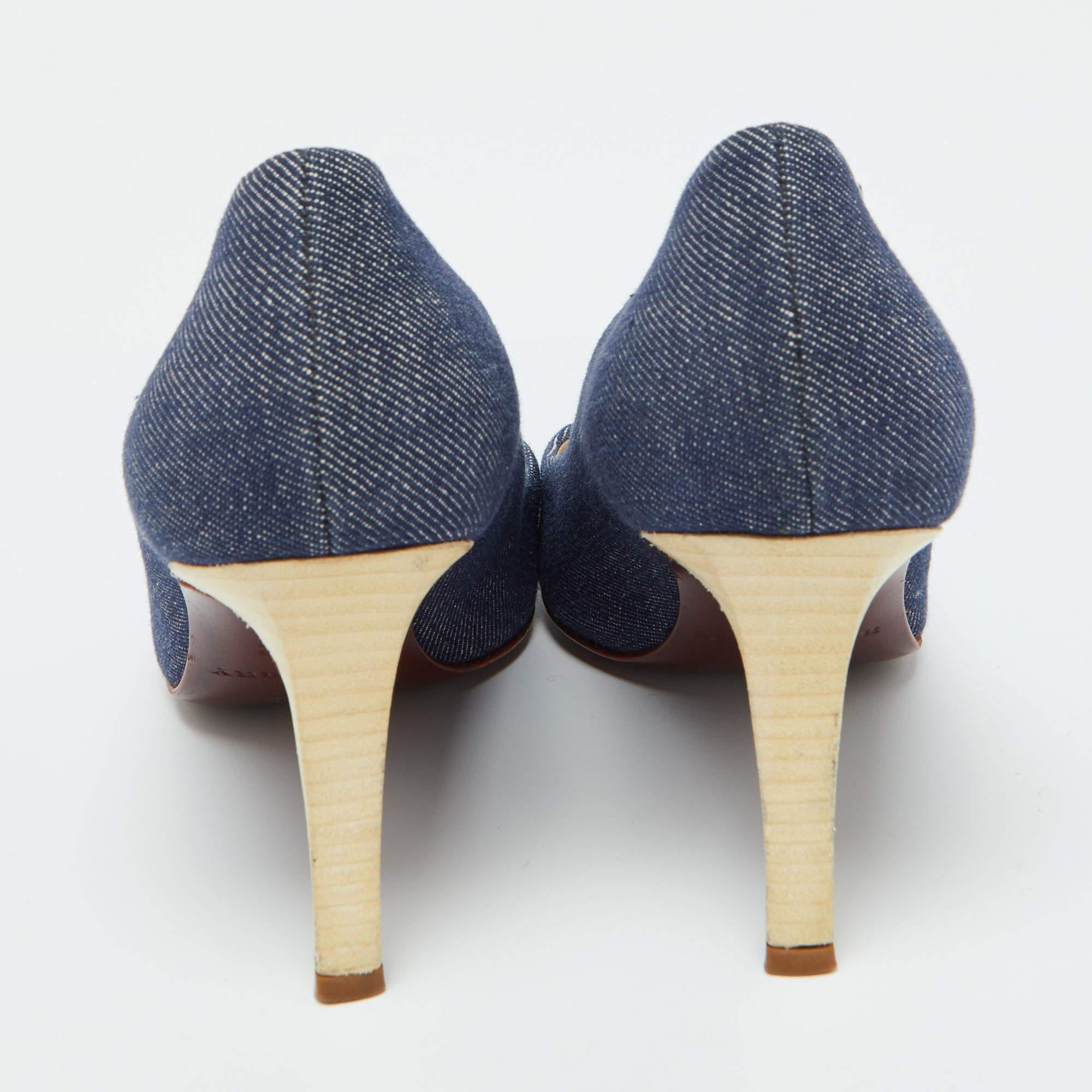 Women's Burberry Blue Denim Fabric Pointed Toe Pumps Size 38 For Sale
