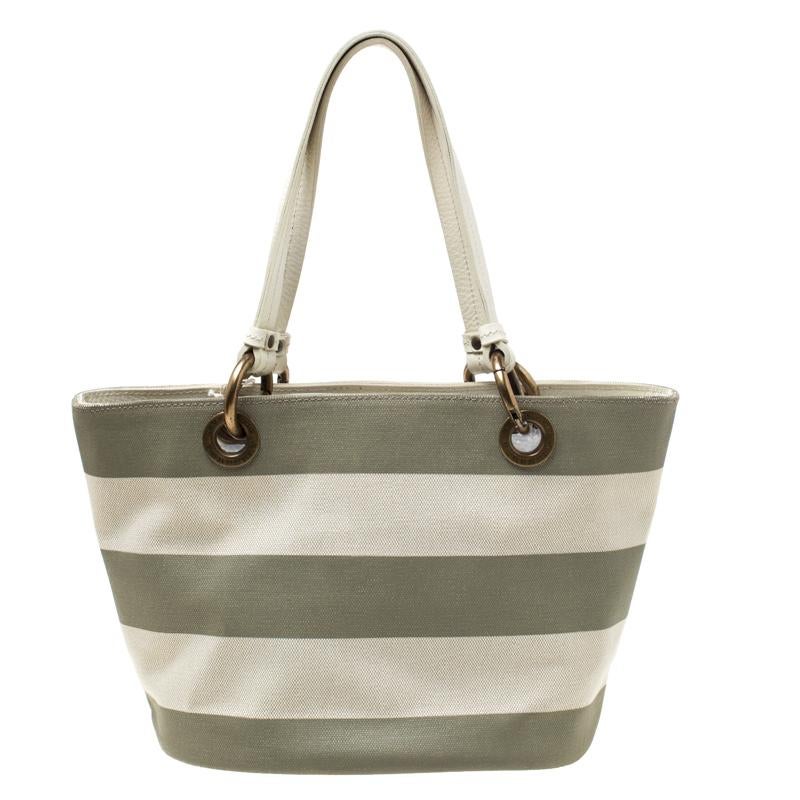 Styled with a canvas body, this tote will look trendy as ever, every time you carry it. Lined with a durable canvas, this bag will easily last you season after season. For all the Burberry fans out there, your search for that perfect handbag ends