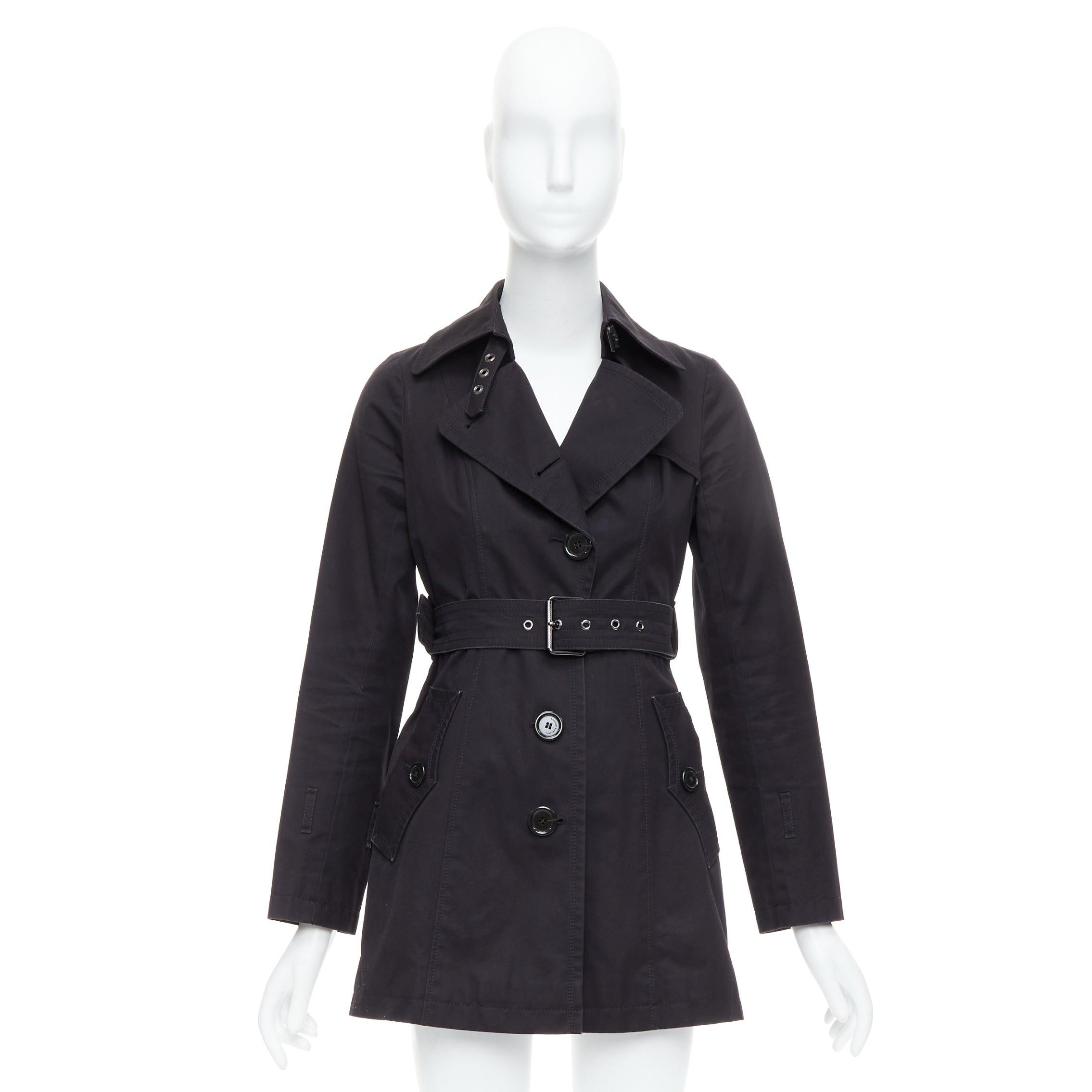 BURBERRY Blue Label trench-coat court à ceinture à œillets argentés en laine noire IT38 XS en vente 5