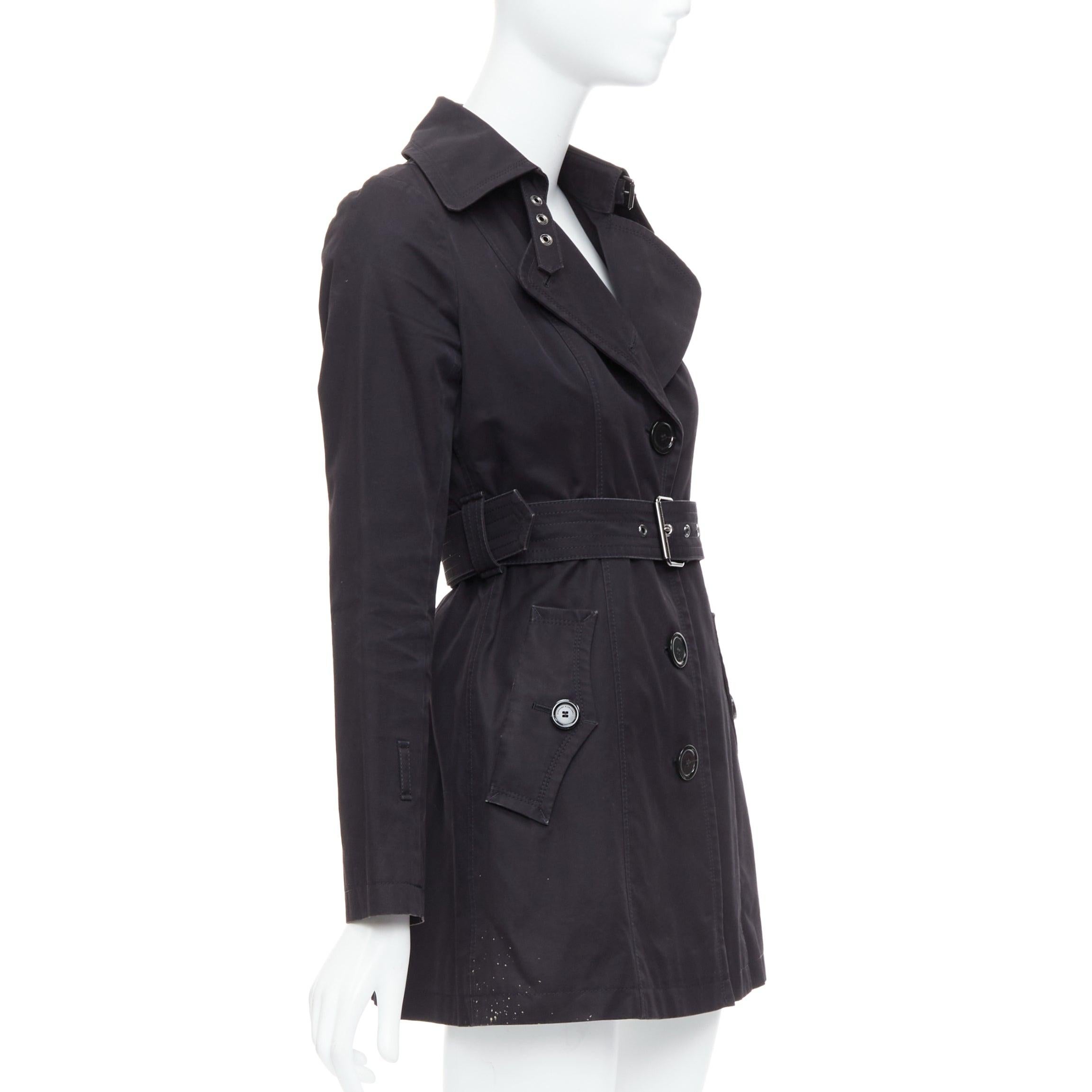 BURBERRY Blue Label trench-coat court à ceinture à œillets argentés en laine noire IT38 XS État moyen - En vente à Hong Kong, NT