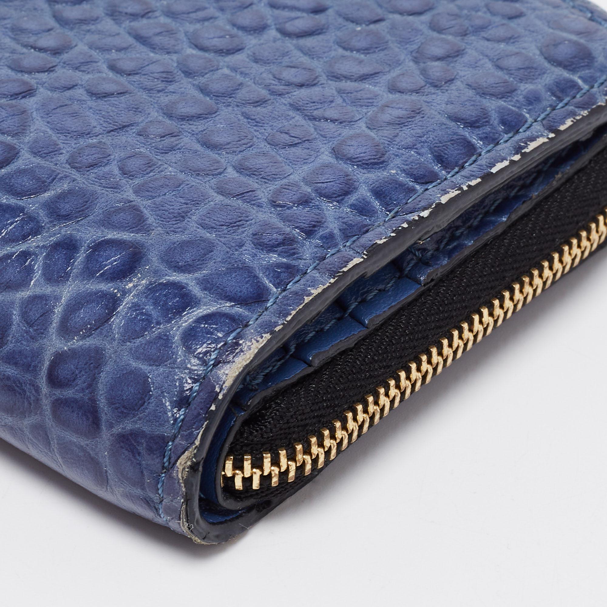 Burberry Blue Leather Alvington Continental Wallet In Good Condition In Dubai, Al Qouz 2