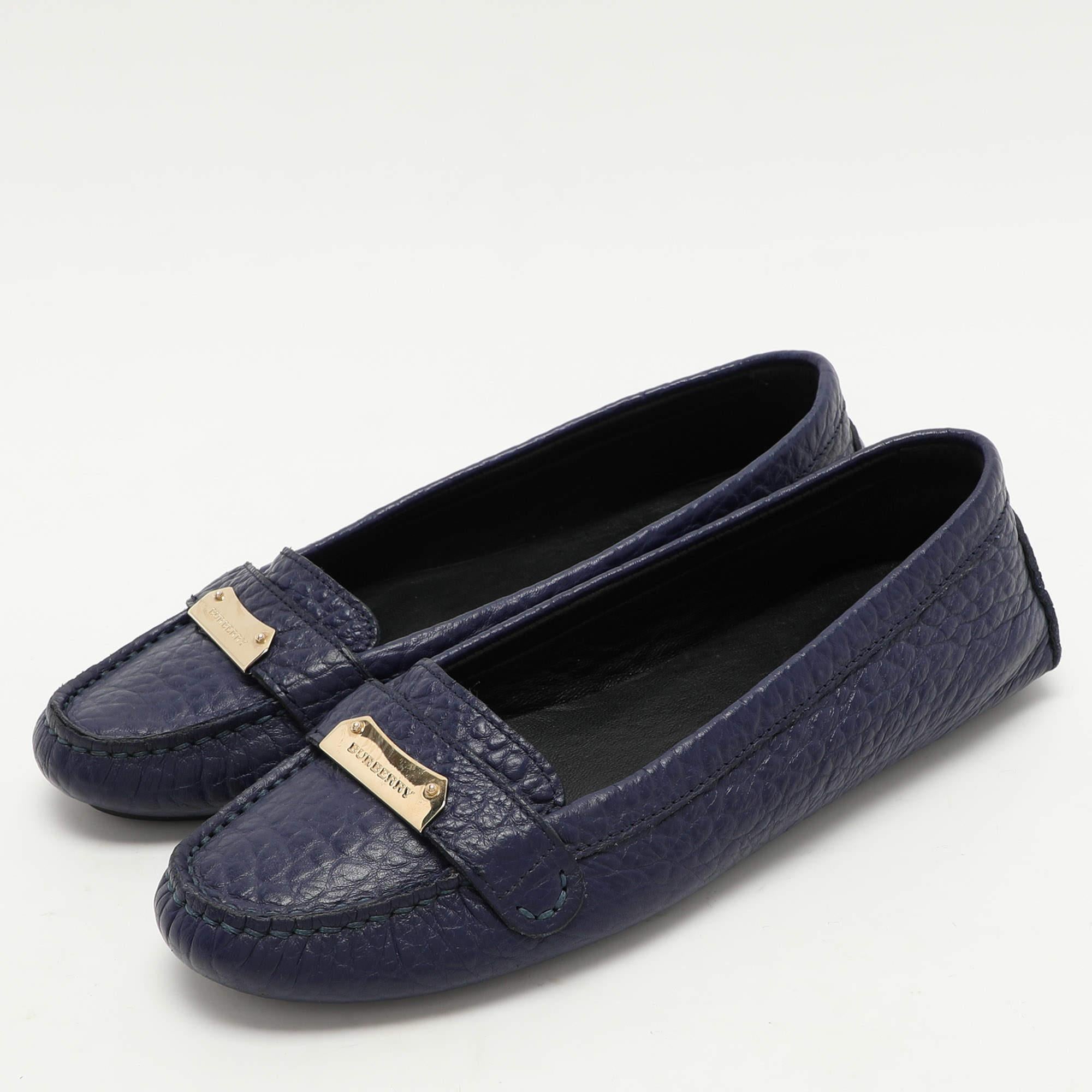 Diese Loafer von Burberry sind nicht nur sehr attraktiv, sondern auch sehr gekonnt gemacht. Die Leder-Slipper haben eine bequeme Form und ergänzen jeden Look.
