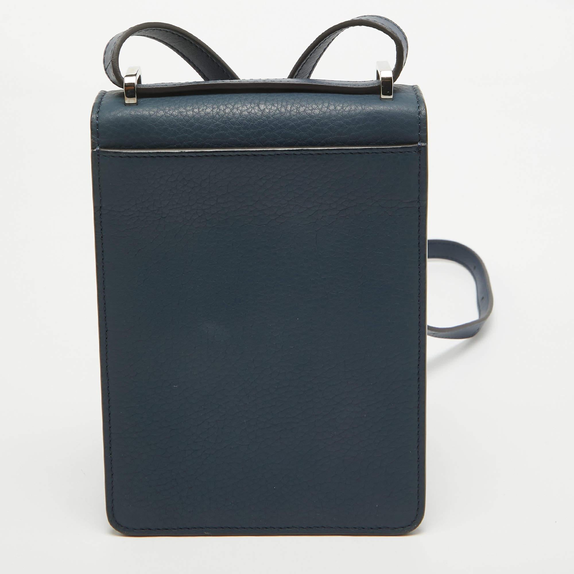 Bolso Crossbody Robin de piel azul de Burberry en Excelente estado para la venta en Dubai, Al Qouz 2
