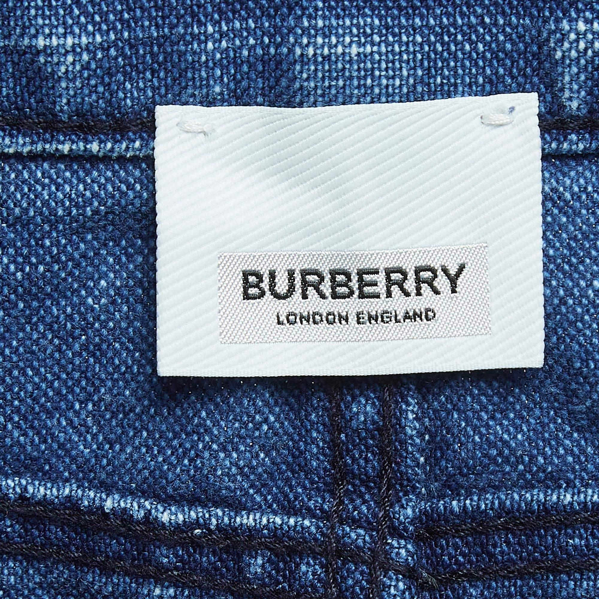 Gonna in denim con stampa logo Burberry blu (12 anni) In condizioni buone in vendita a Dubai, Al Qouz 2