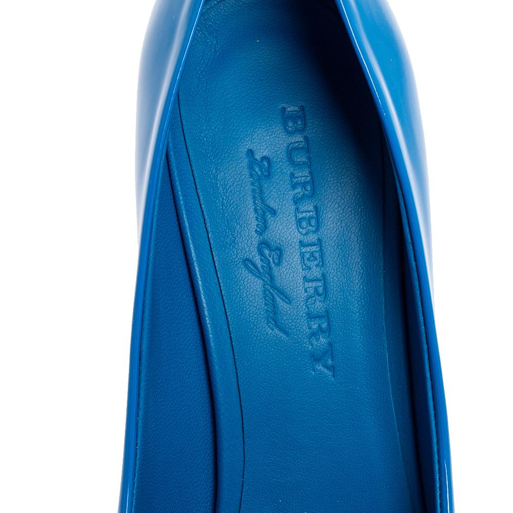 Women's Burberry Blue Patent Leather Finsbury Pumps Size 40