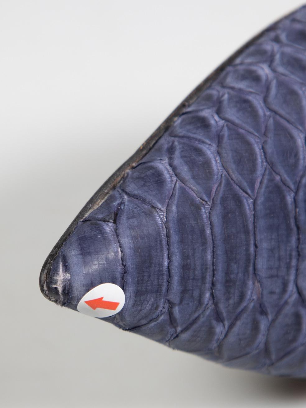 Burberry Blaue Python-Pumps mit spitzer Zehe Größe IT 40,5 im Angebot 1