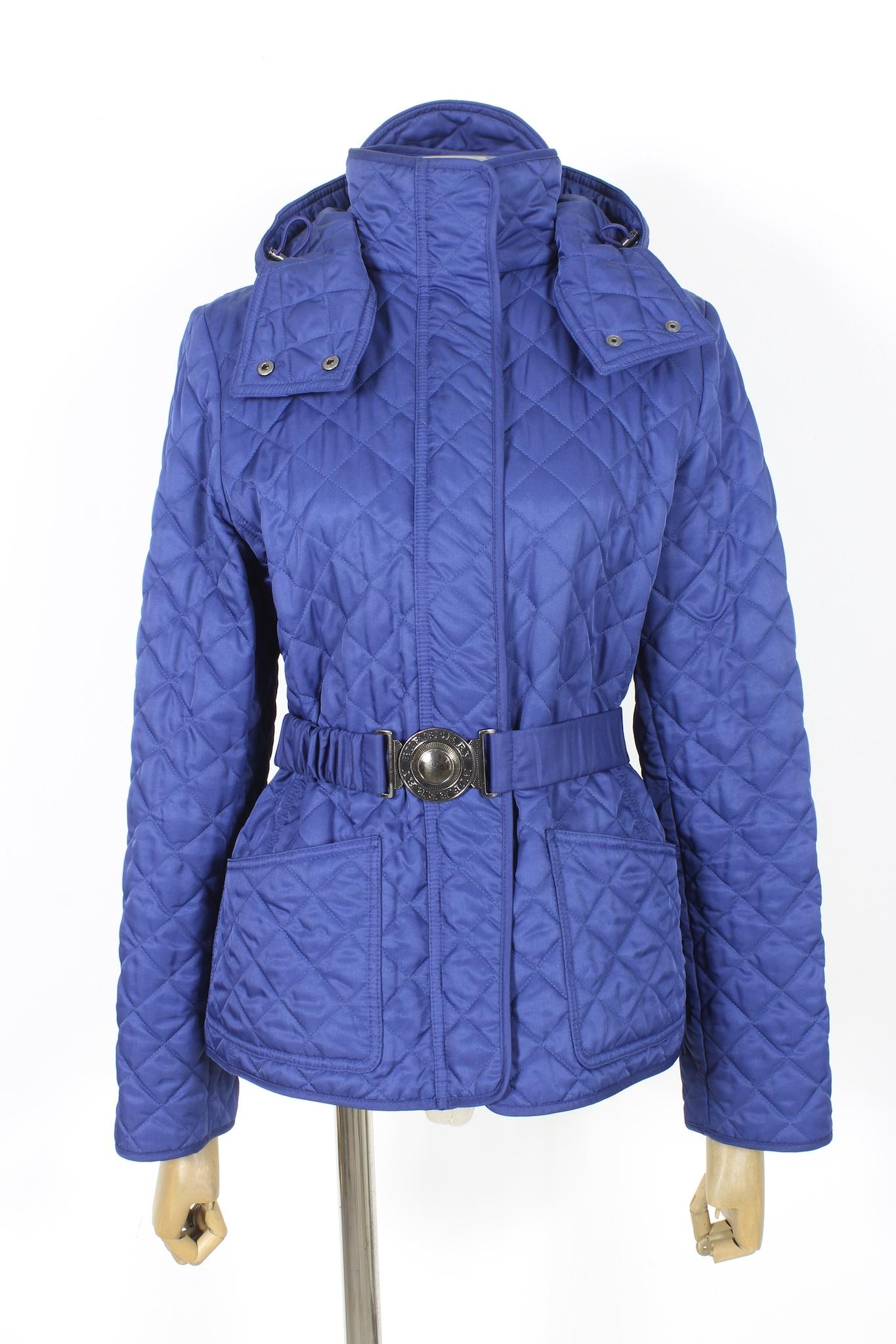 Burberry 2000s quilt jacket. Light coat with removable hood, elastic belt at the waist. Zip and button closure. Light blue color. Internally typical Burberry pattern. 100% polyester fabric.

Size: M

Shoulder: 44 cm
Bust/Chest: 48 cm
Sleeve: 60