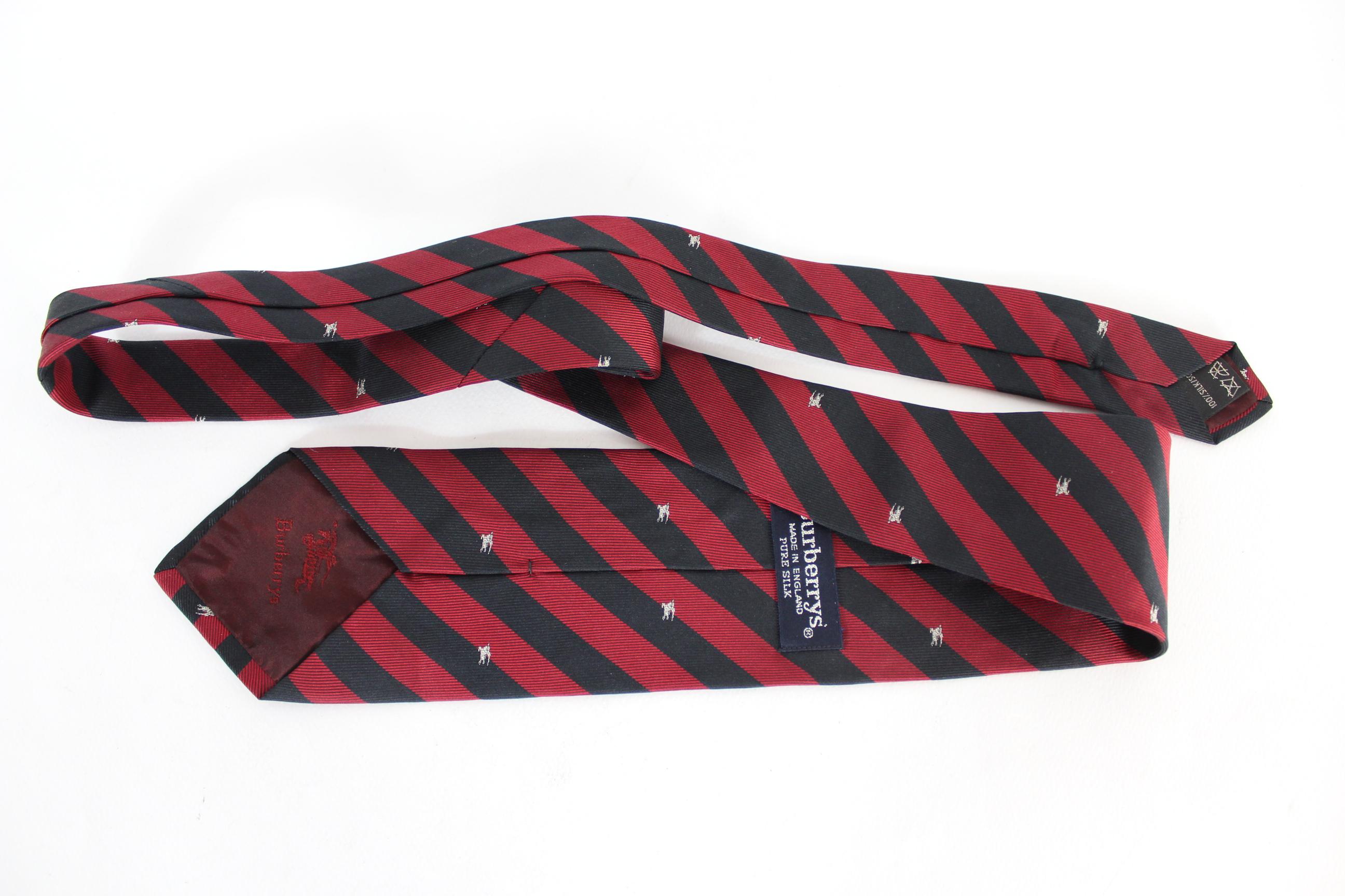 Burberry classic 80s tie. Color red and blue in rows, 100% silk. Made in England. Excellent vintage condition.

Length: 145 cm
Width: 9 cm