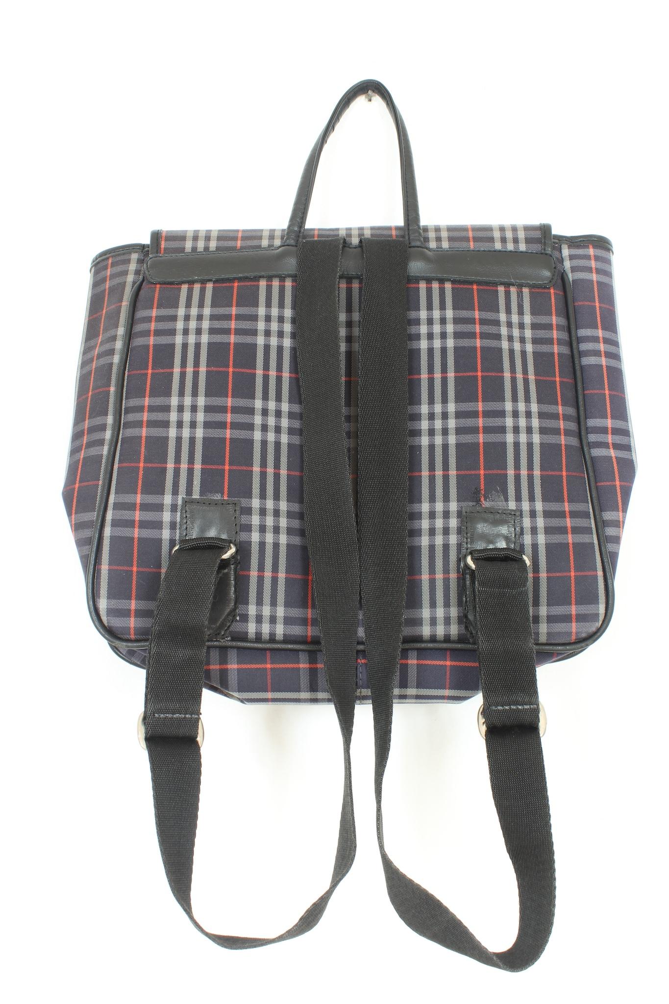 Burberry blue backpack vintage 1980s. This backpack is made of canvas and leather, the blue tartan theme is very characteristic. The straps are adjustable, the top handle is made of sturdy leather. Only a small flaw on the back should be noted, the