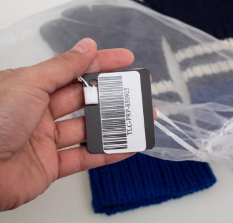 Blau gestreifte Kabelstrick-Kaschmirhandschuhe von Burberry Fingerlose Handschuhen im Angebot 1