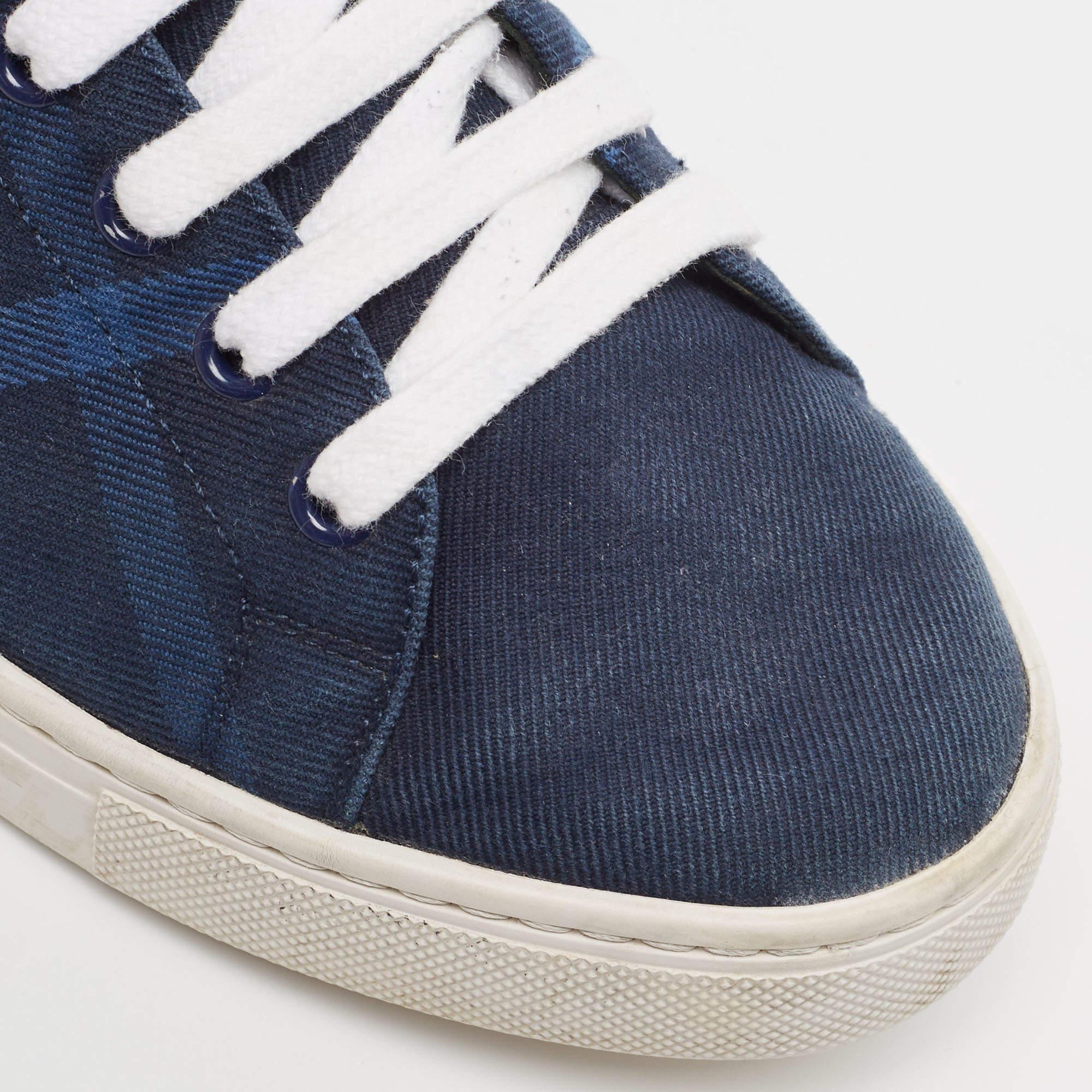 Men's Burberry Blue/White Nova Check Denim and Leather Low Top Sneakers Size 44 For Sale