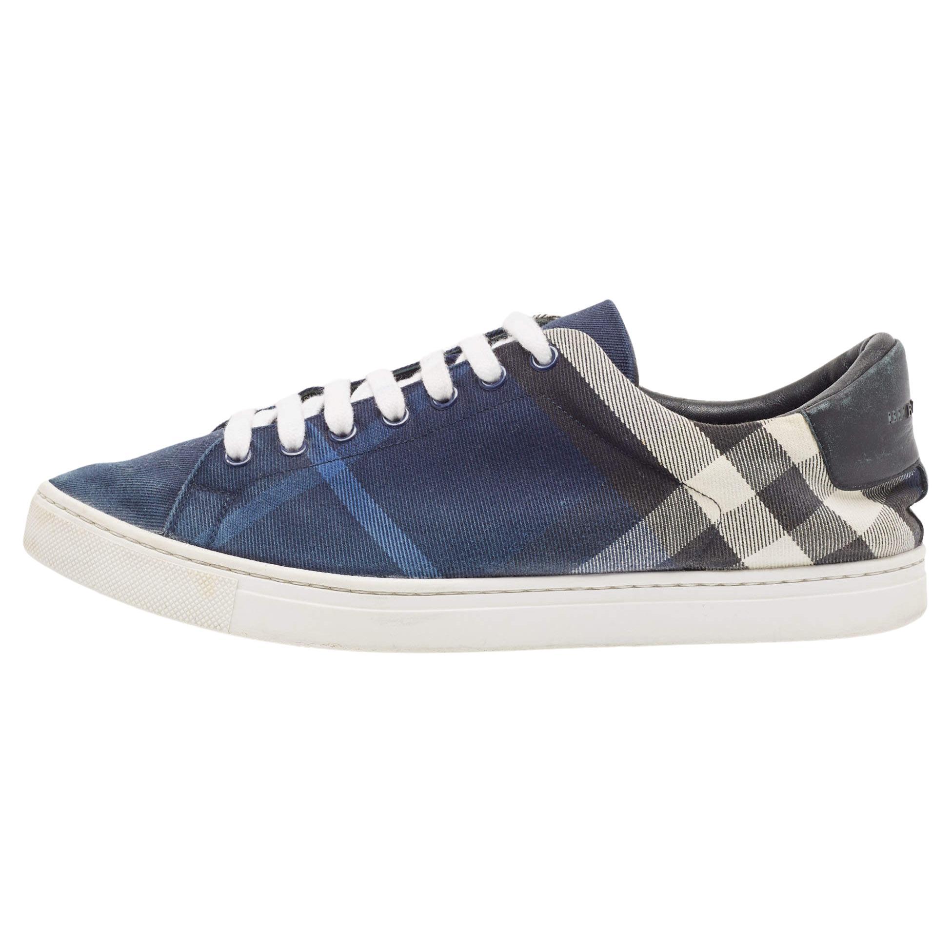 Burberry Blue/White Nova Check Denim and Leather Low Top Sneakers Size 44 For Sale