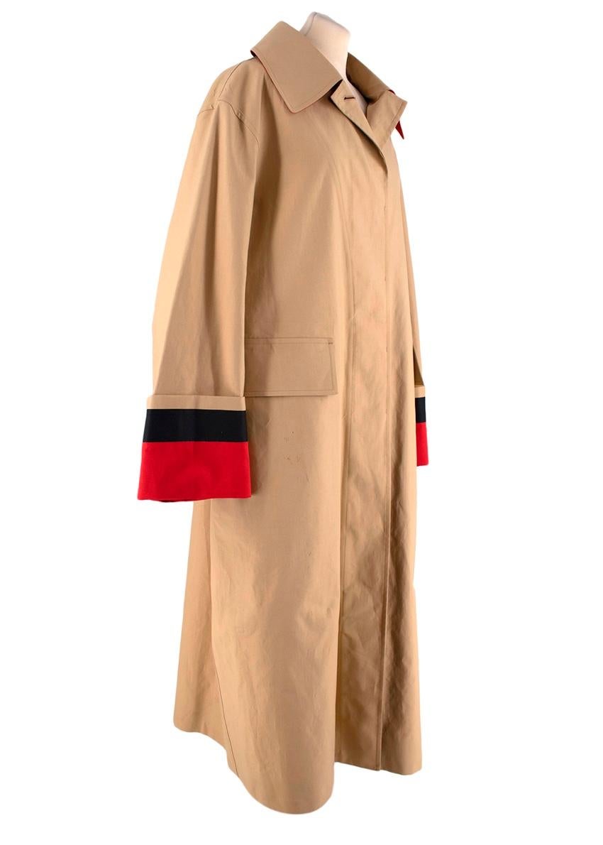 Burberry Bonded Cotton Poplin Sealed Seam Oversize Car Coat

-Mid-weight poplin classic car coat with a contemporary oversized fit
- Lined in bright red with exposed red/blue contrast cuffs
- Concealed button fastening
- Oversize collar
- Cut in a