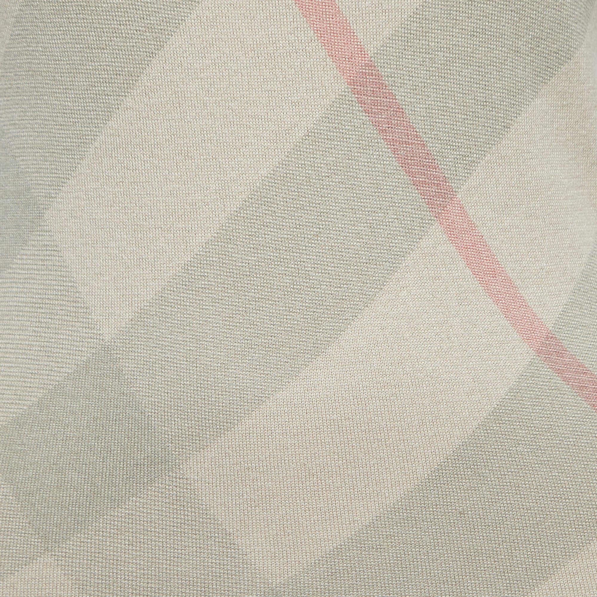 Burberry Brit Beige Checked Silk Blend Knit V-Neck T-Shirt XS In Good Condition For Sale In Dubai, Al Qouz 2
