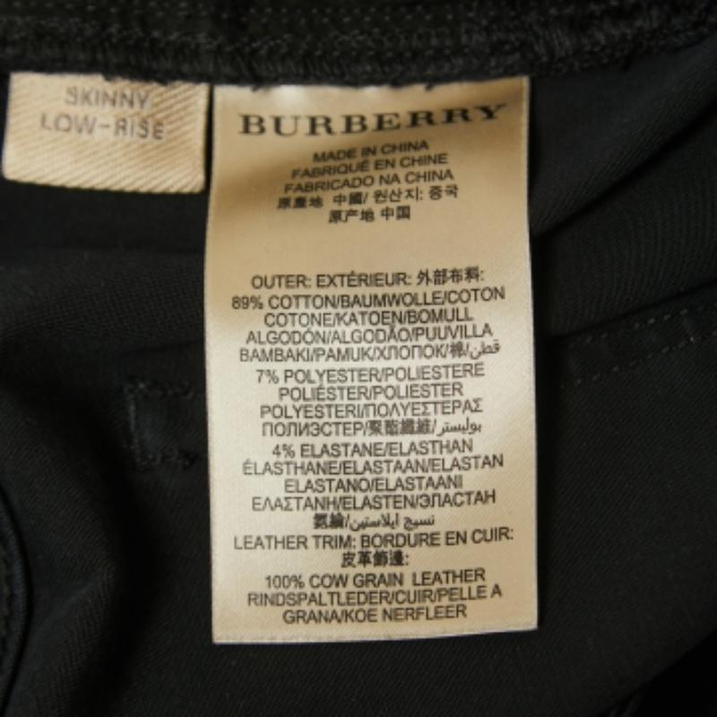 Nero Burberry Brit Jeans a vita bassa con rivestimento sintetico nero L Vita 32 in vendita