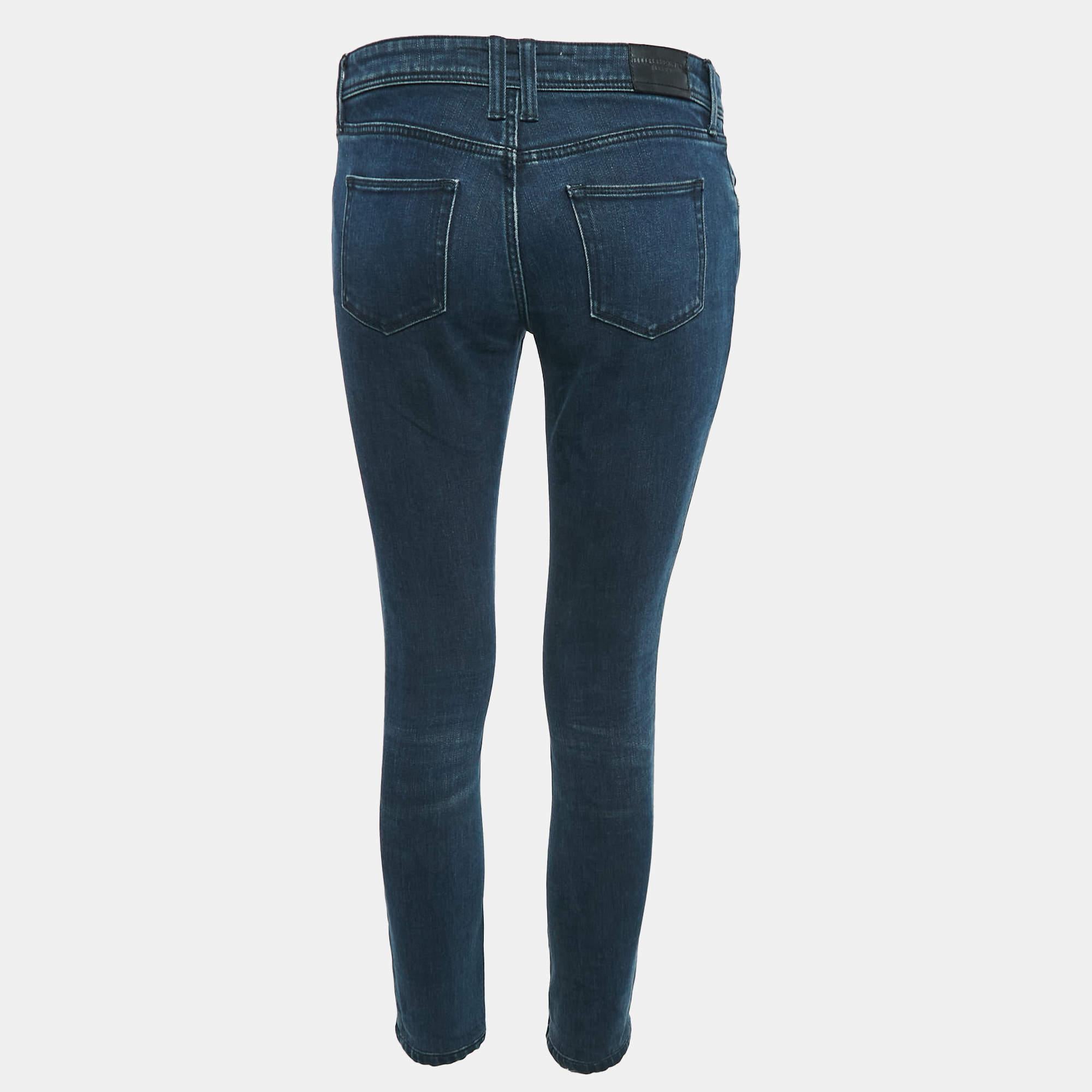 Un buon paio di jeans rende sempre l'armadio completo. Questo paio di jeans è realizzato con una tale abilità e stile che diventerà il vostro preferito in pochissimo tempo. Ti garantirà un ambiente confortevole  vestibilità elegante.