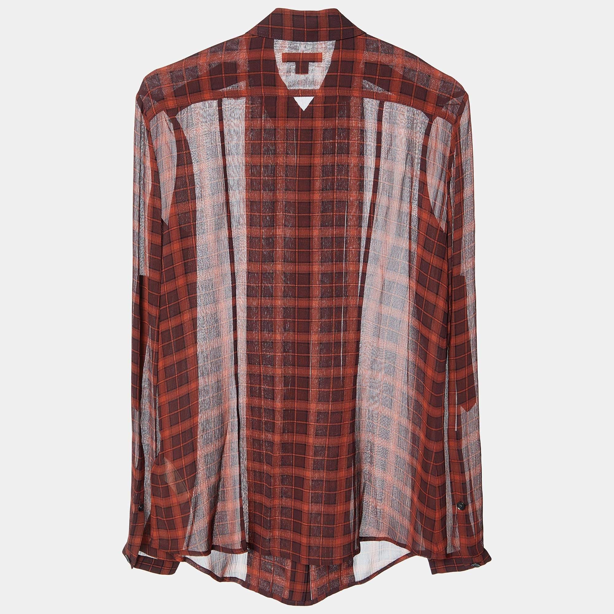 Perfect for casual outings or errands this T shirt is the best piece to feel comfortable and stylish in. It flaunts a catchy shade and a relaxed fit.