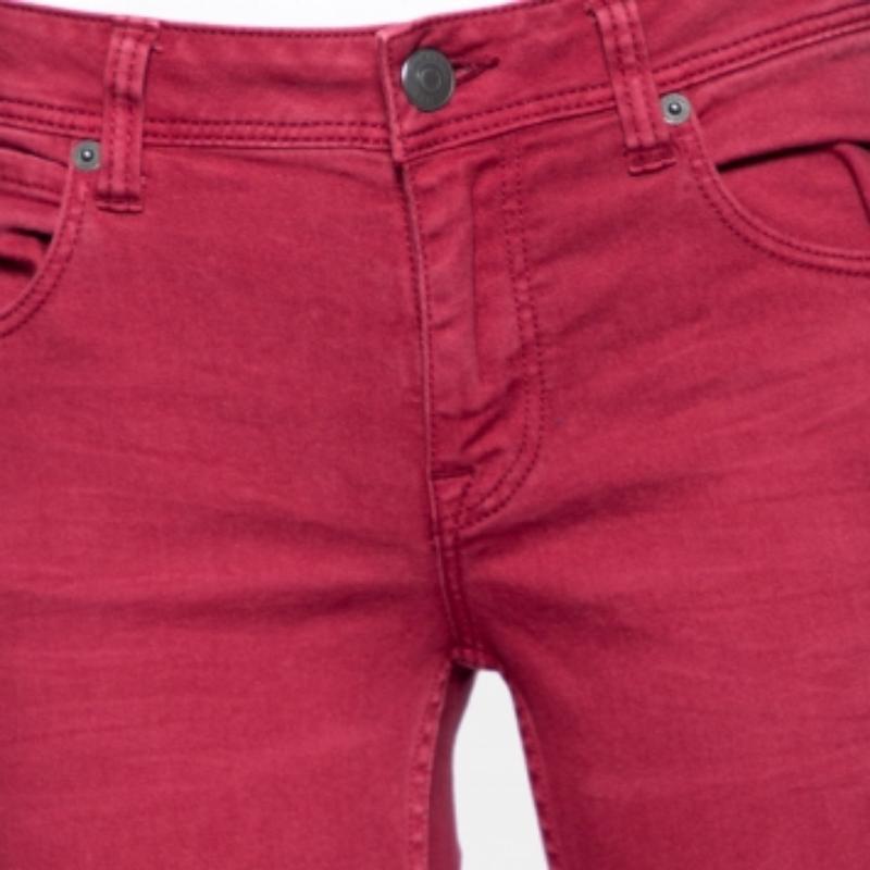Rouge Jeans Burberry Brit bordeaux de taille moyenne S en vente