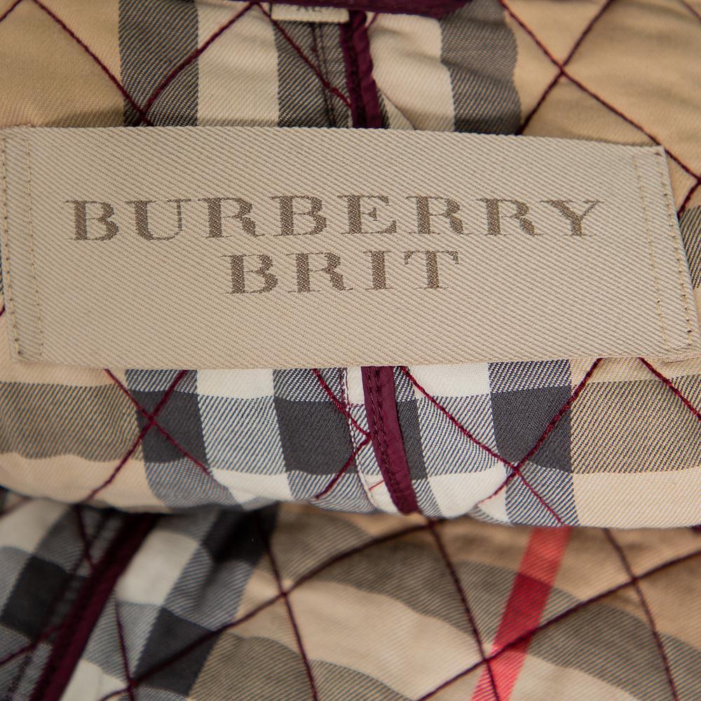 Burberry Brit Burgundy Synthetik gesteppt Zip Front Jacke XL im Zustand „Gut“ in Dubai, Al Qouz 2