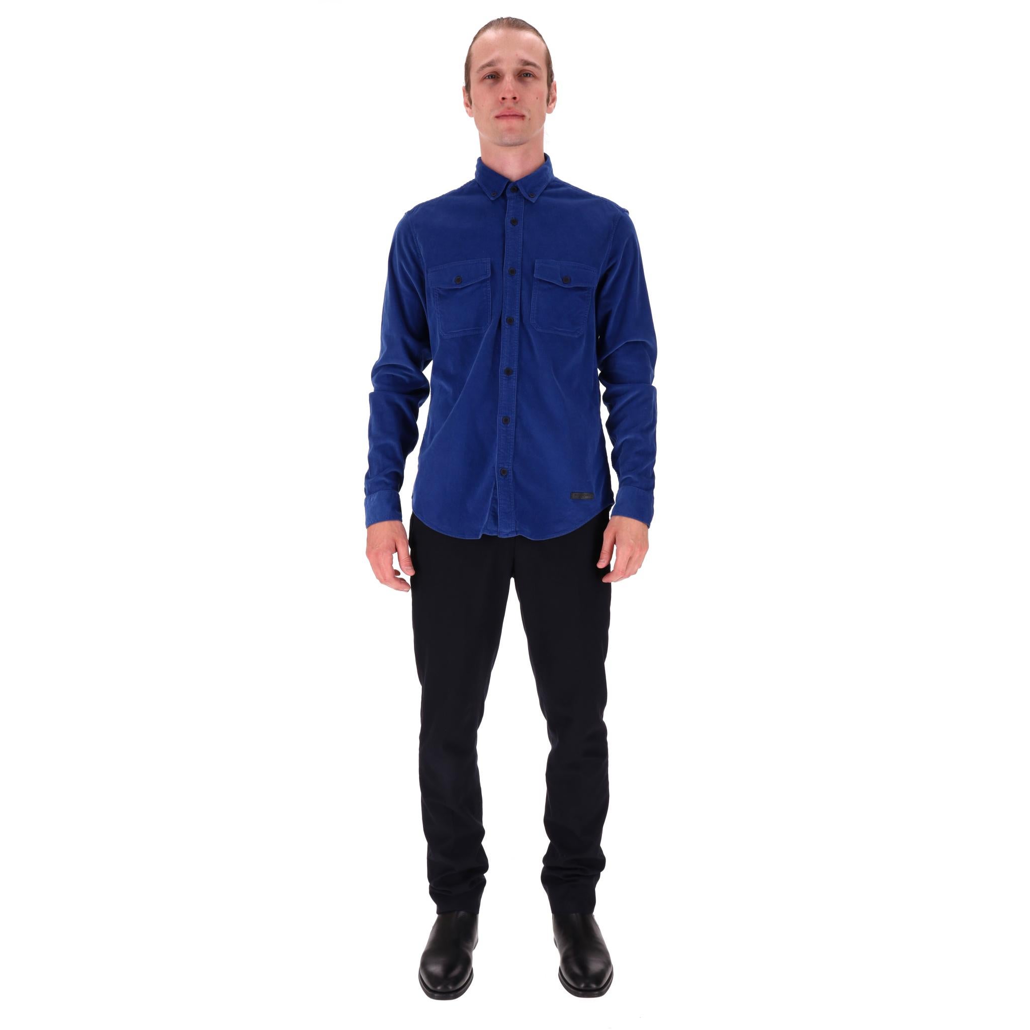 Camicia in cotone a coste Burberry Brit

Camicia blu reale realizzata in velluto a coste di cotone con patch in pelle con logo 