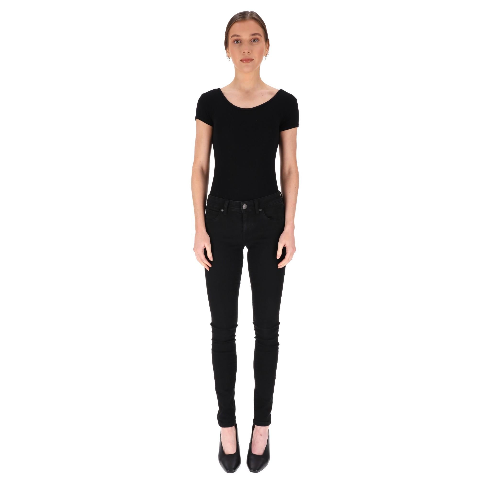 Burberry Brit Low-Rise Slim Fit Jeans

Black denim trousers finished with a classic five-pocket configuration, a branded top button, and a concealed zip fly.

Size - W25

Condition - Very Good

Composition - 93% Cotton, 5% Polyester, 2% Elastane