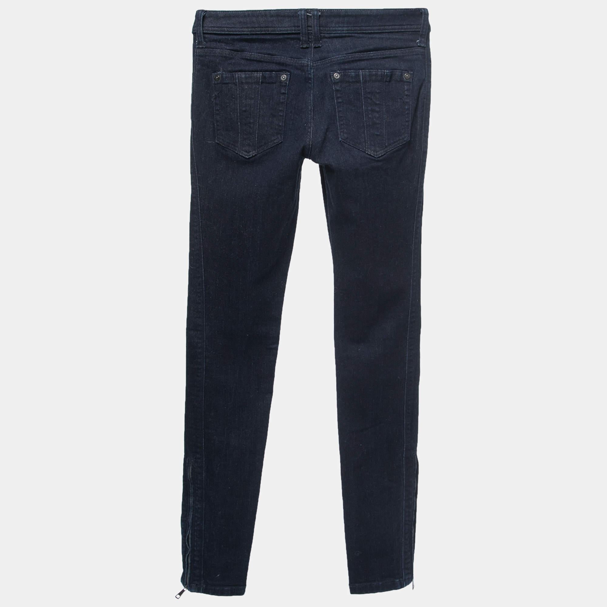A good pair of jeans always makes the closet complete. This pair of jeans is tailored with such skill and style that it will be your favorite in no time. It will give you a comfortable stylish fit.