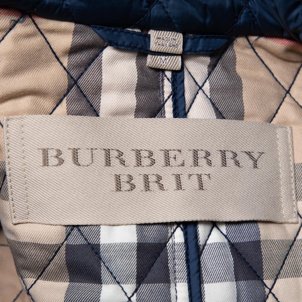 Burberry Brit Marineblau Synthetik gesteppt Russell Feld Jacke M im Zustand „Gut“ in Dubai, Al Qouz 2