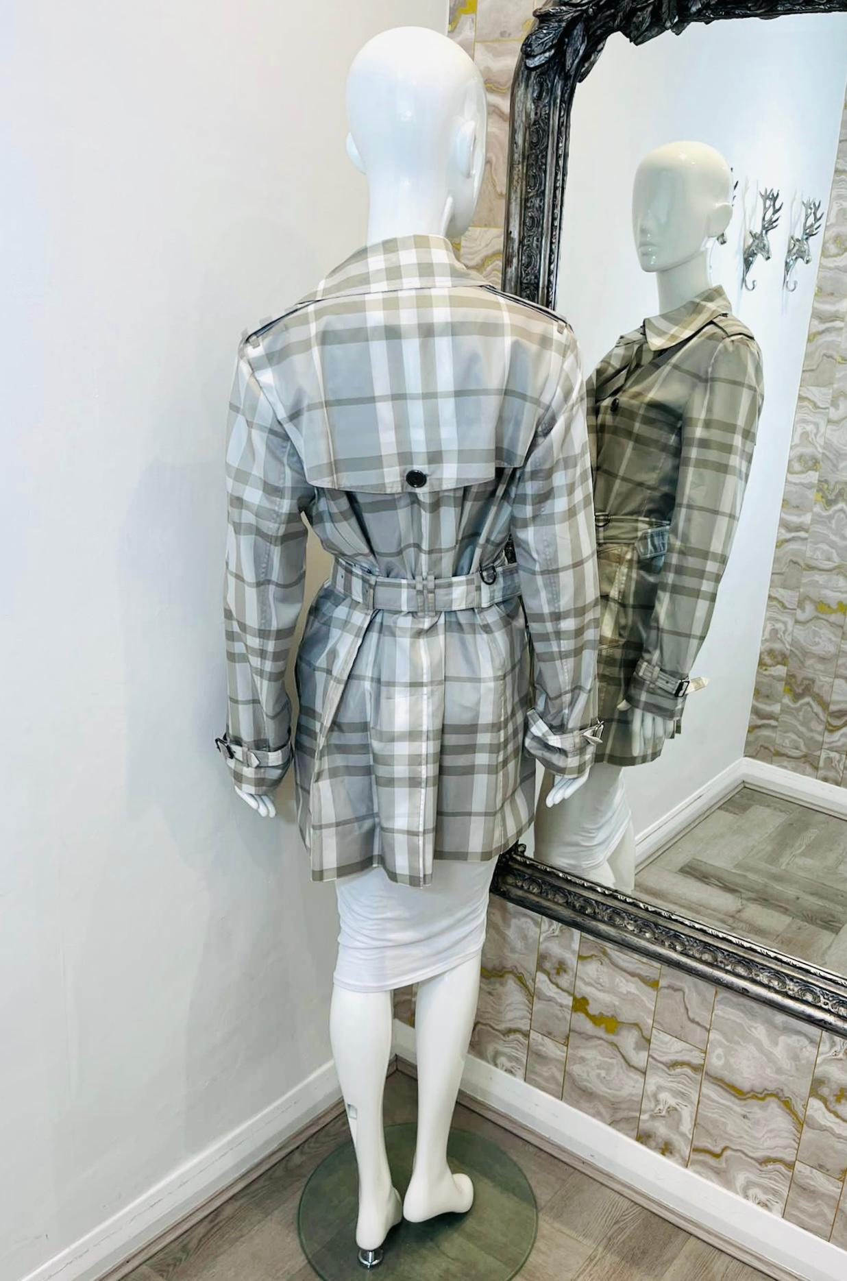 Burberry Brit Nova Check Trench Coat In Excellent Condition For Sale In London, GB