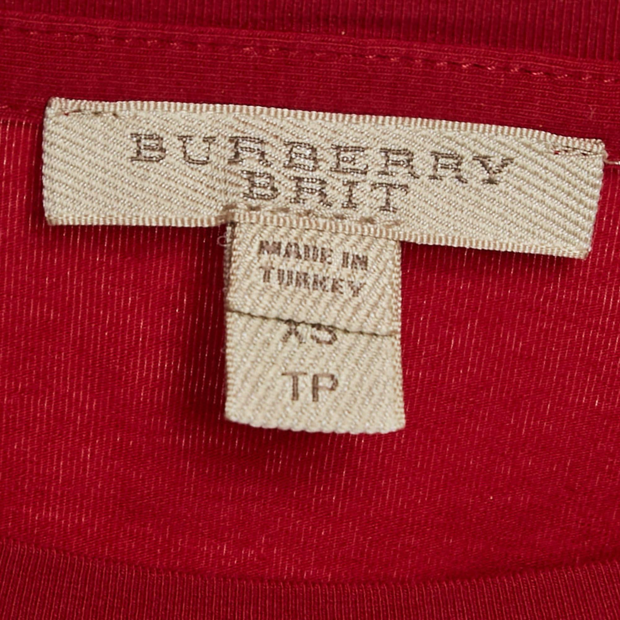 Burberry Brit Maglietta a girocollo in jersey rosso XS In condizioni buone in vendita a Dubai, Al Qouz 2