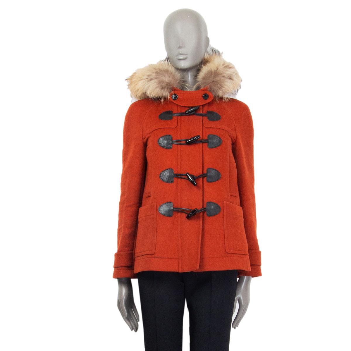 authentic Burberry Brit 'Yorkdale' duffle coat in rust wool (100%) with a hooded asiatic raccoon fur (100%) trim and with two slit pockets on the chest and two flat pockets on the front. Closes with one button, a concealed zipper and with four