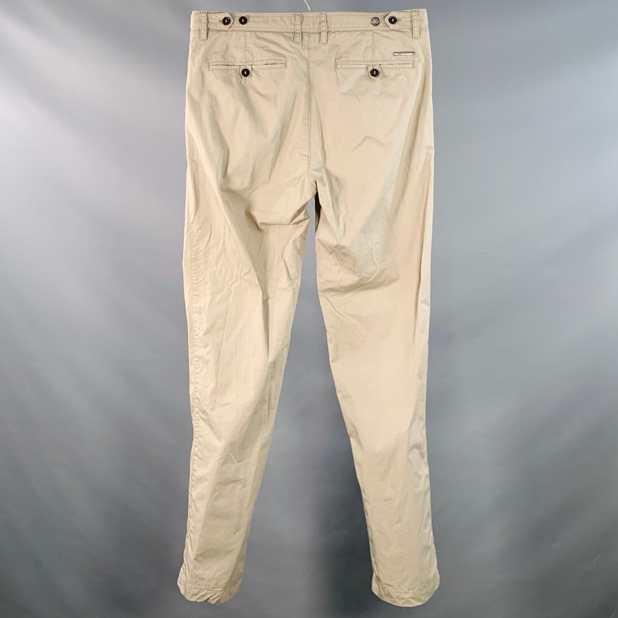 BURBERRY BRIT Größe 33 Khaki Twill Baumwolle Seite Tabs plissiert konisch zulaufende Freizeithose (Beige) im Angebot