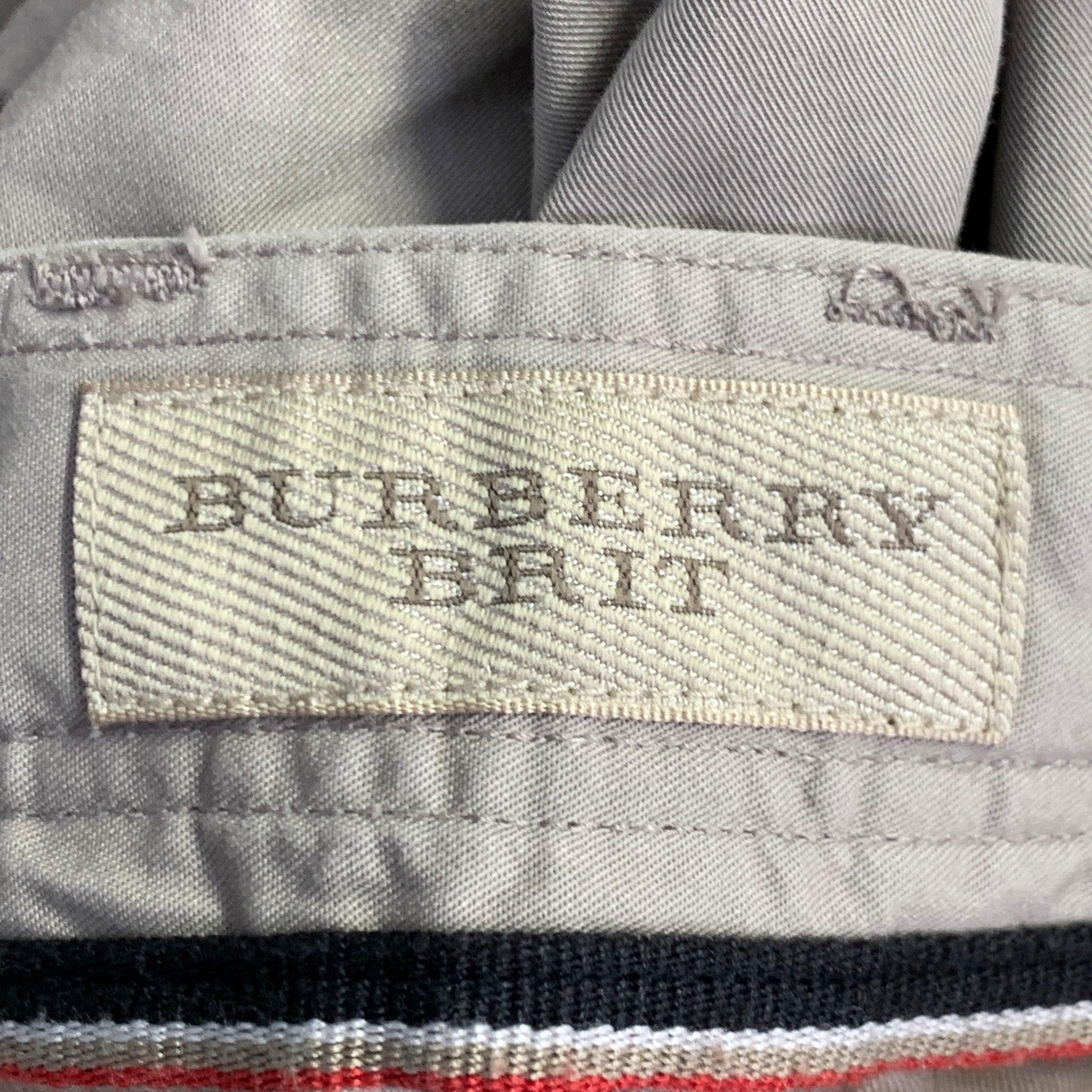 BURBERRY BRIT Größe 33 Khaki Twill Baumwolle Seite Tabs plissiert konisch zulaufende Freizeithose Herren im Angebot