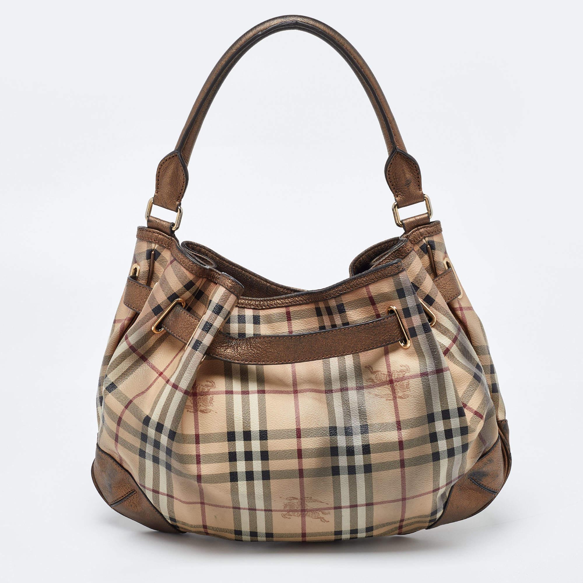 This beautifully stitched Willenmore hobo bag is by Burberry and has been crafted from signature Haymarket Check PVC and leather. With a spacious fabric-lined interior, it will house more than your essentials. Boasting a seamless finish, this