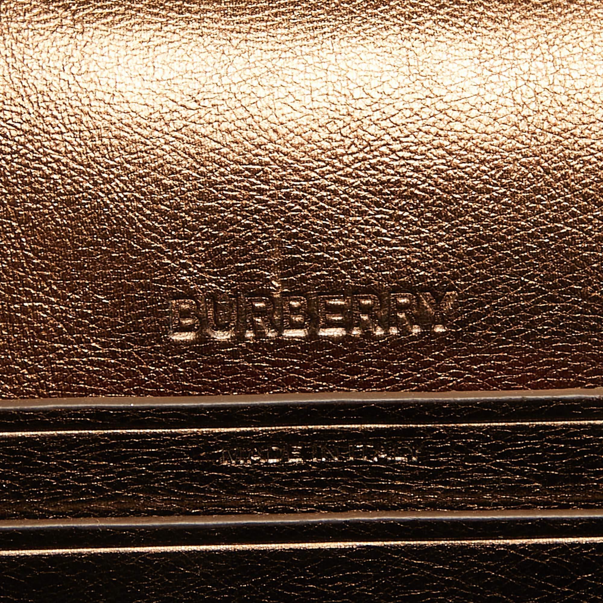Burberry - Petit sac à bandoulière en cuir bronze clouté Olympia en vente 4