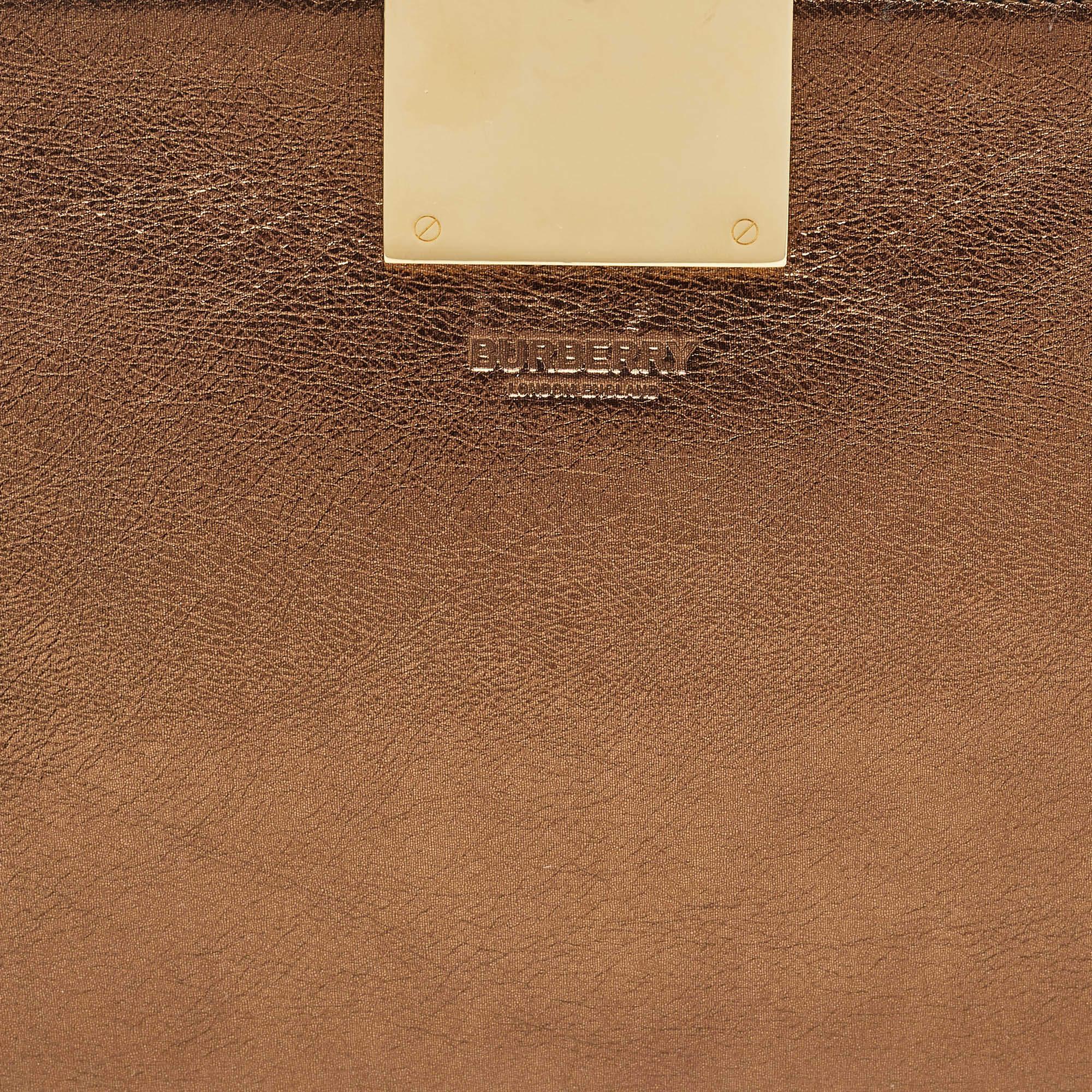 Donna Burberry Clutch Olympia con borchie in pelle di bronzo in vendita