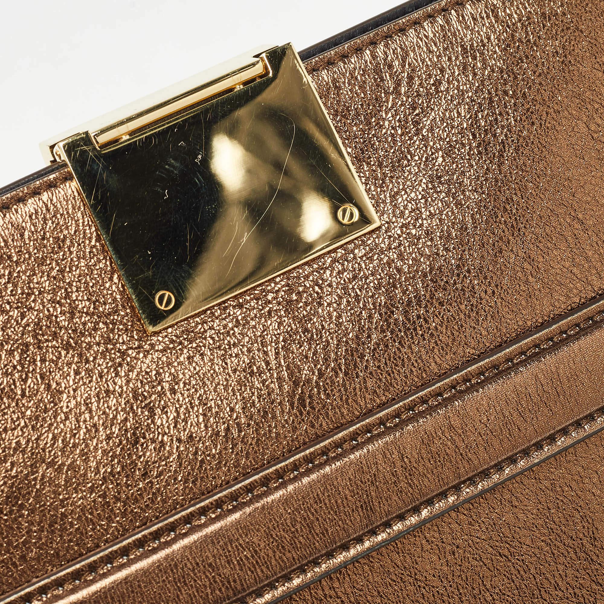 Burberry Clutch Olympia con borchie in pelle di bronzo in vendita 3