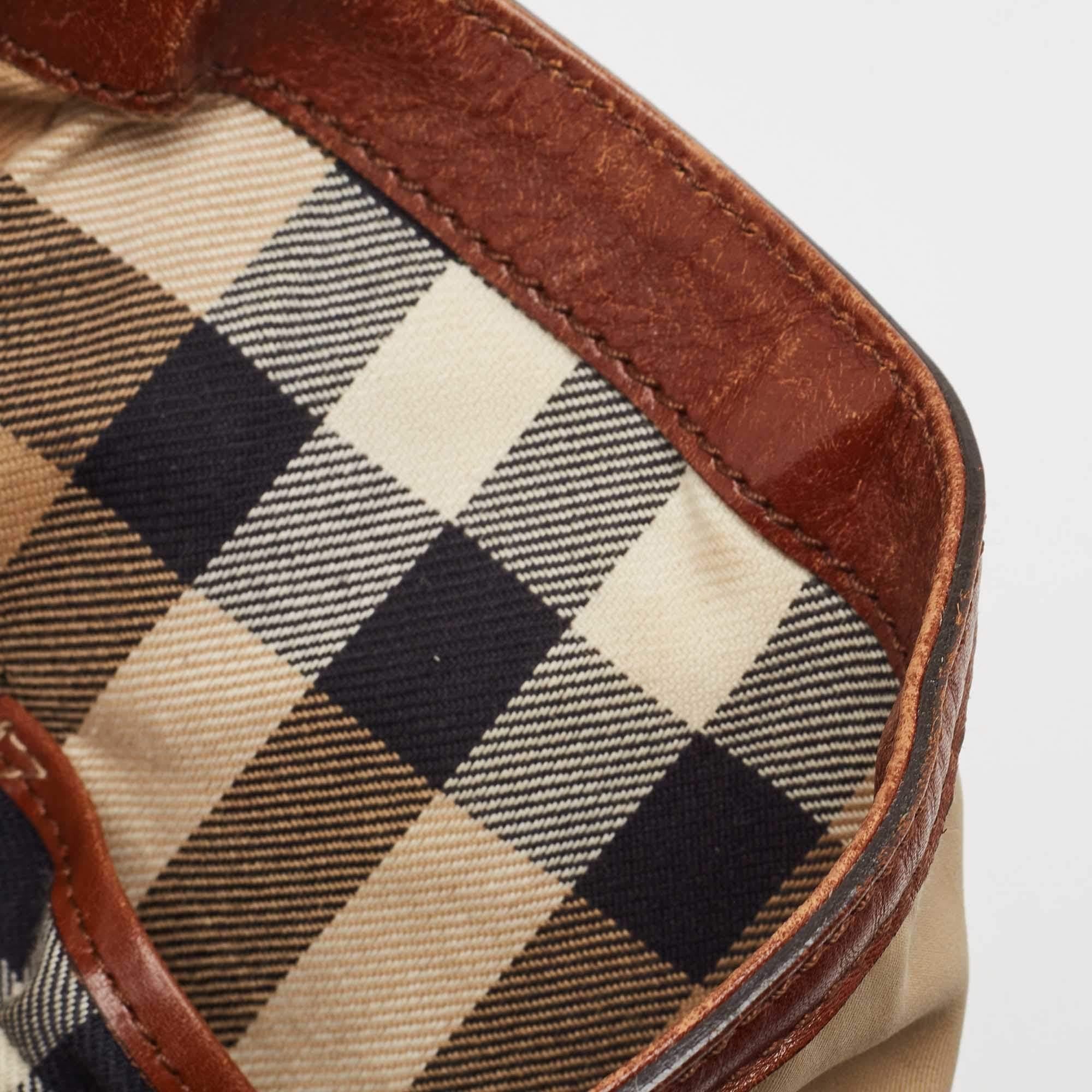 Burberry Fourre-tout Canterbury en cuir et tissu Brown/Beige en vente 9