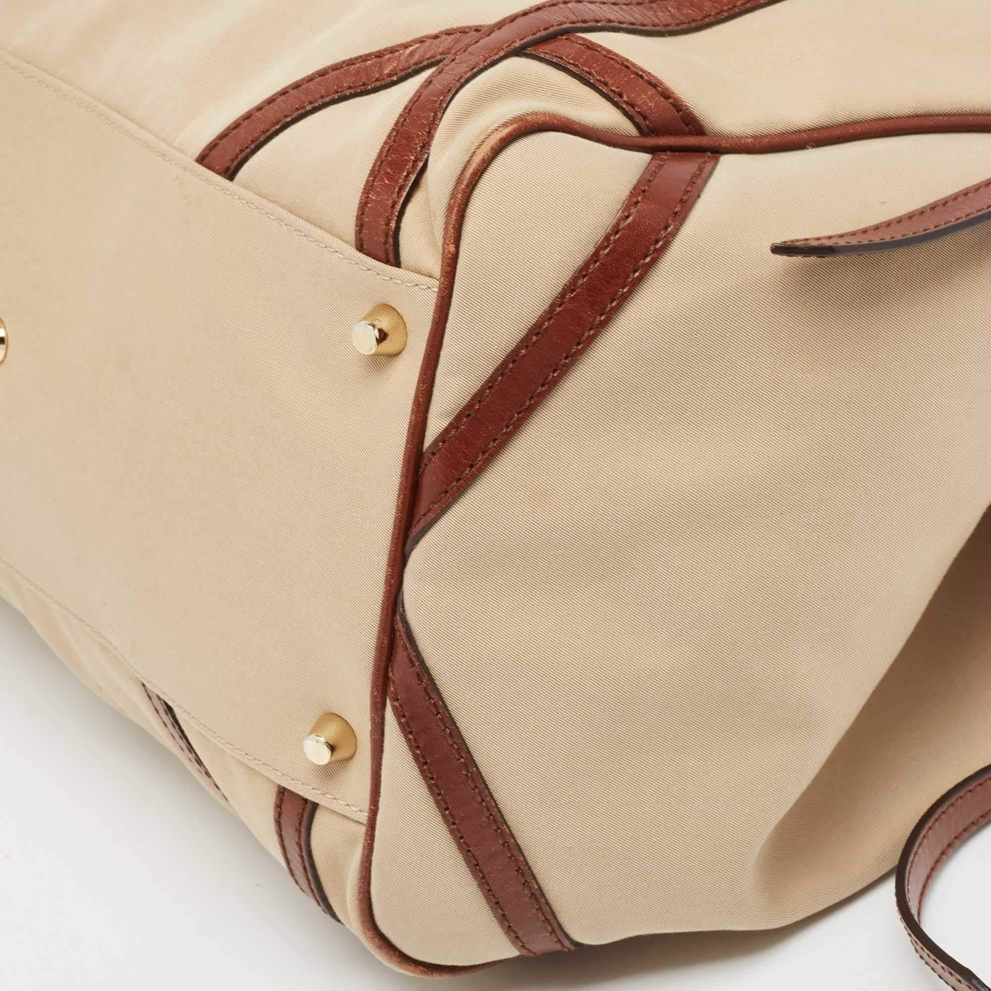 Burberry Fourre-tout Canterbury en cuir et tissu Brown/Beige en vente 5