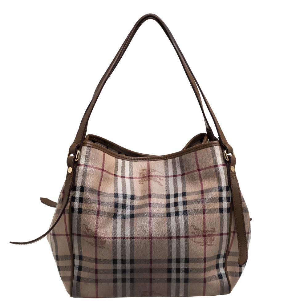 This Canterbury tote from Burberry is crafted from Haymarket Check PVC and enhanced with leather. It comes with dual flat handles, protective metal feet, and a spacious canvas-lined interior that can hold all your daily necessities. Simple in
