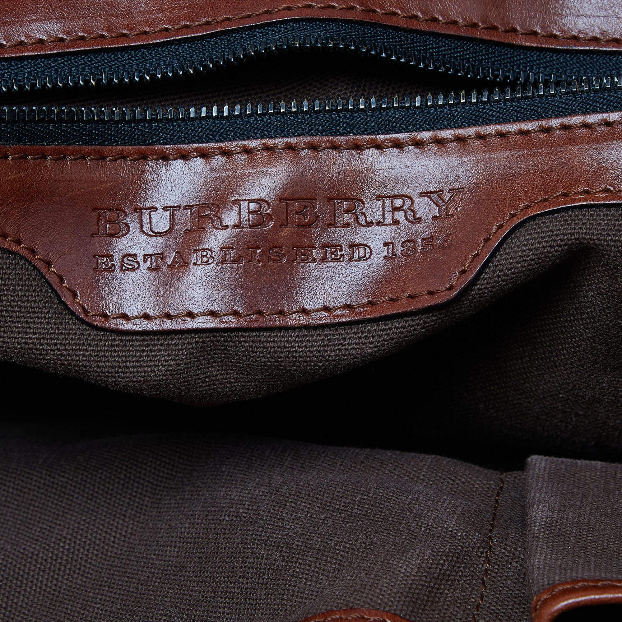 Fourre-tout à ceinture en cuir et toile à carreaux Brown/Beige Burberry État moyen - En vente à Dubai, Al Qouz 2