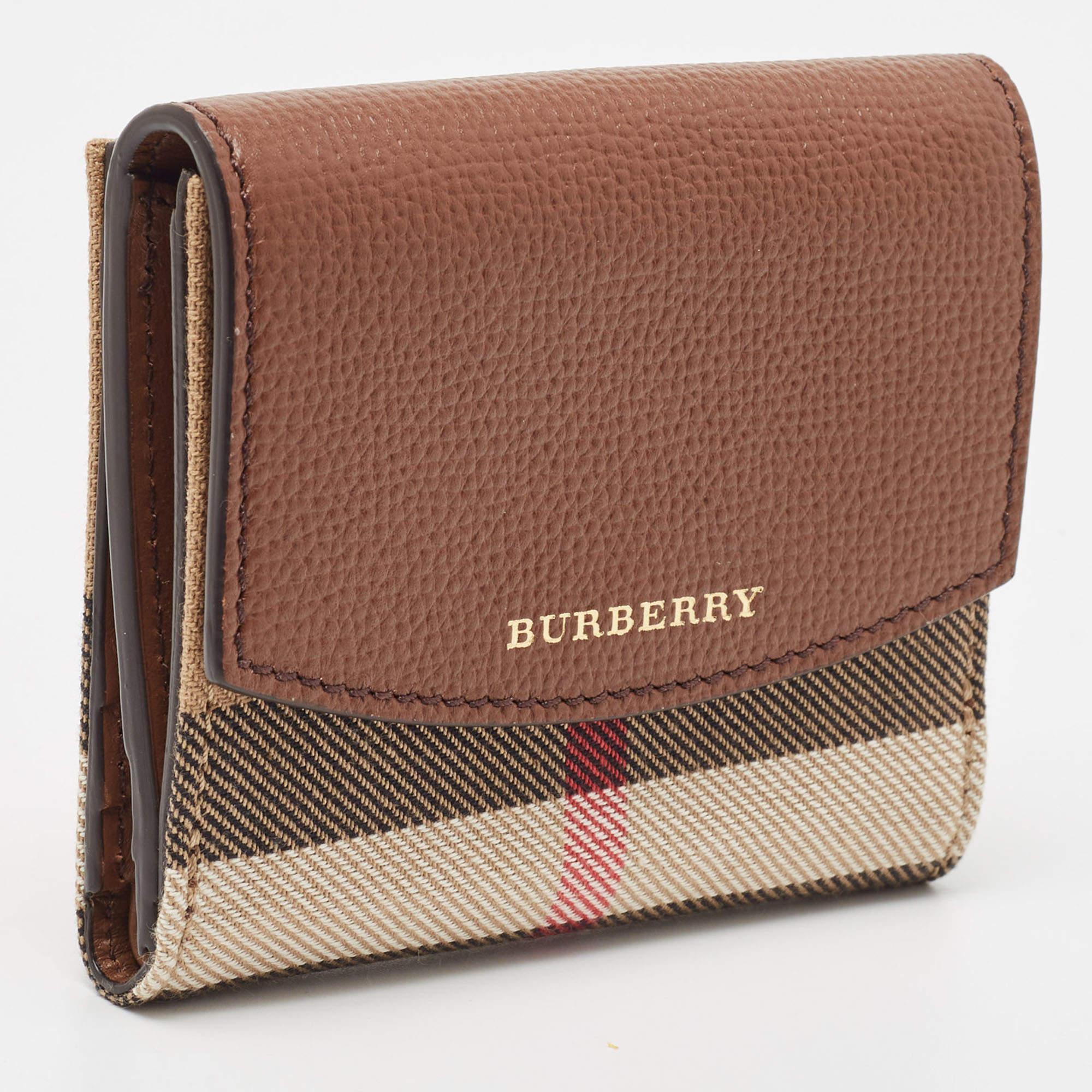 Keep your monetary valuables organized with the compartmentalized interior of this Burberry wallet. Made from leather and House Check fabric, the brand detailing on the front flap leads to an instant luxury notification.

