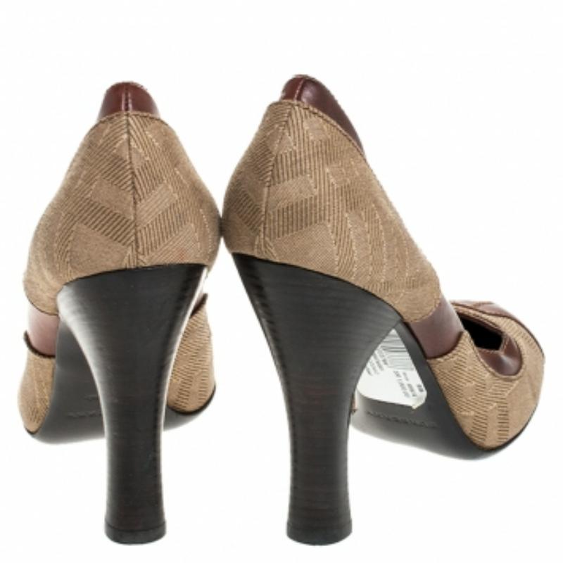 Escarpins à talons en bois en cuir et toile Brown/Beige Taille 40 en vente 2