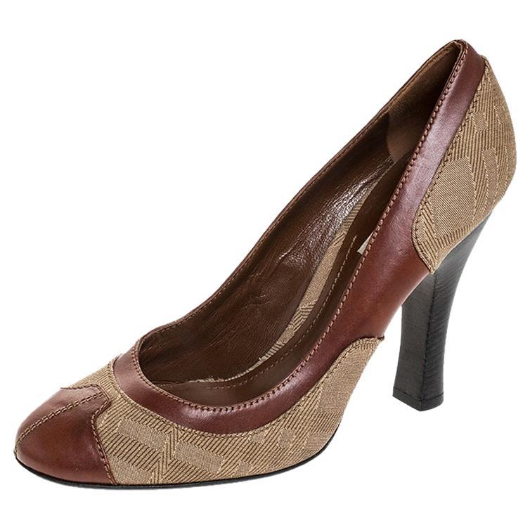 Burberry Brown/Beige Leather and Canvas Wooden Heel Pumps Size 40 For Sale