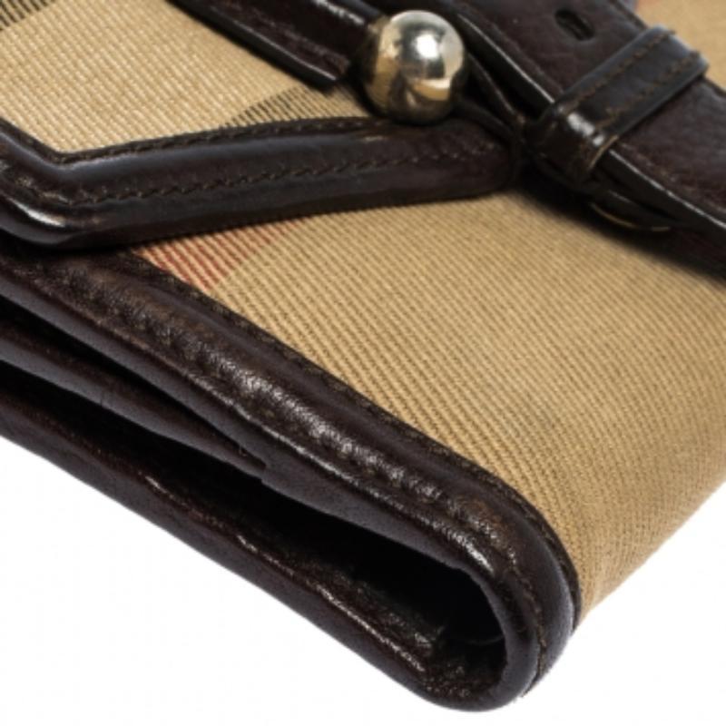 Burberry Brown/Beige Nova Check Canvas und Lederschnalle Kompaktes Portemonnaie im Angebot 2