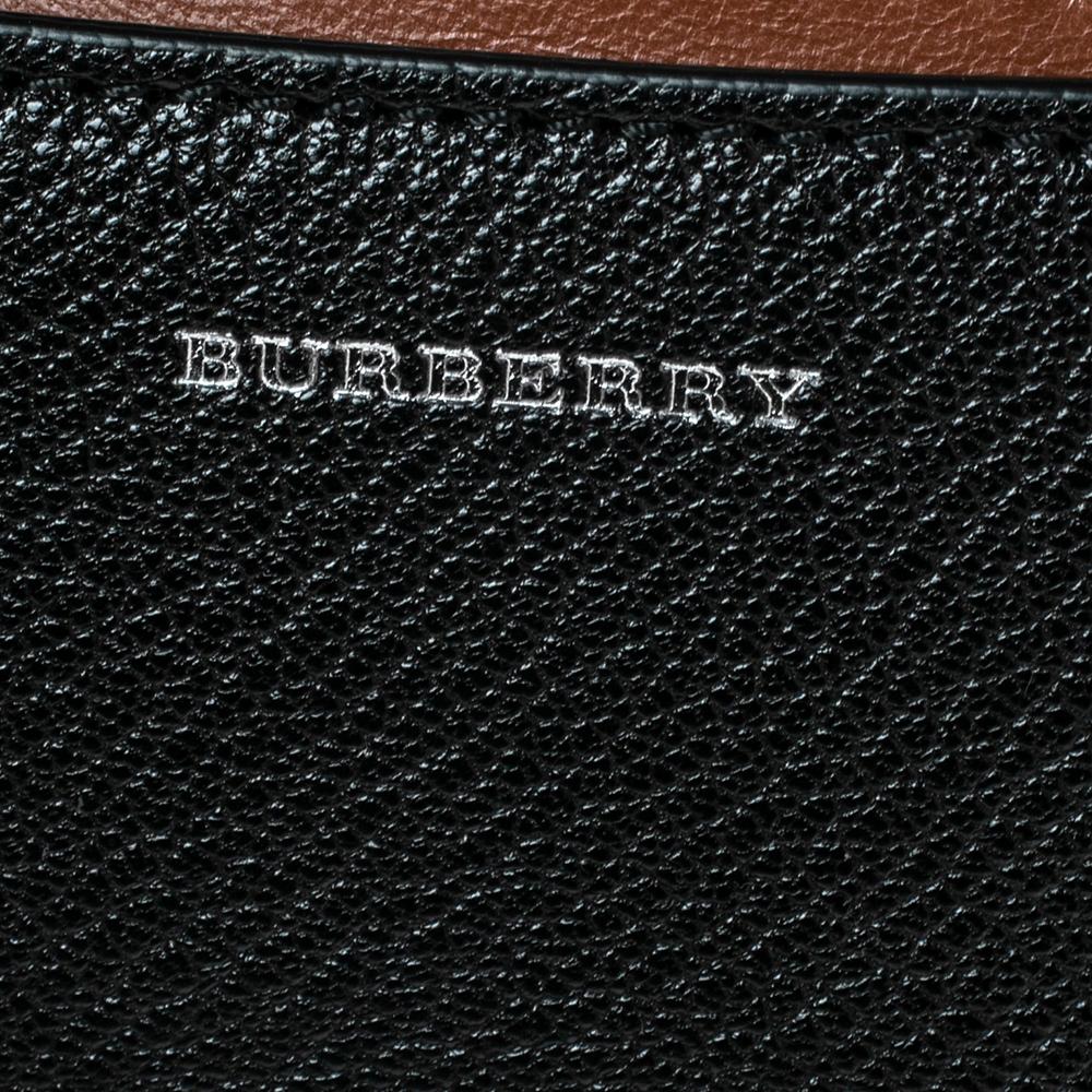 Burberry - Petit sac à bandoulière en cuir marron/noir à épaulettes D en vente 5