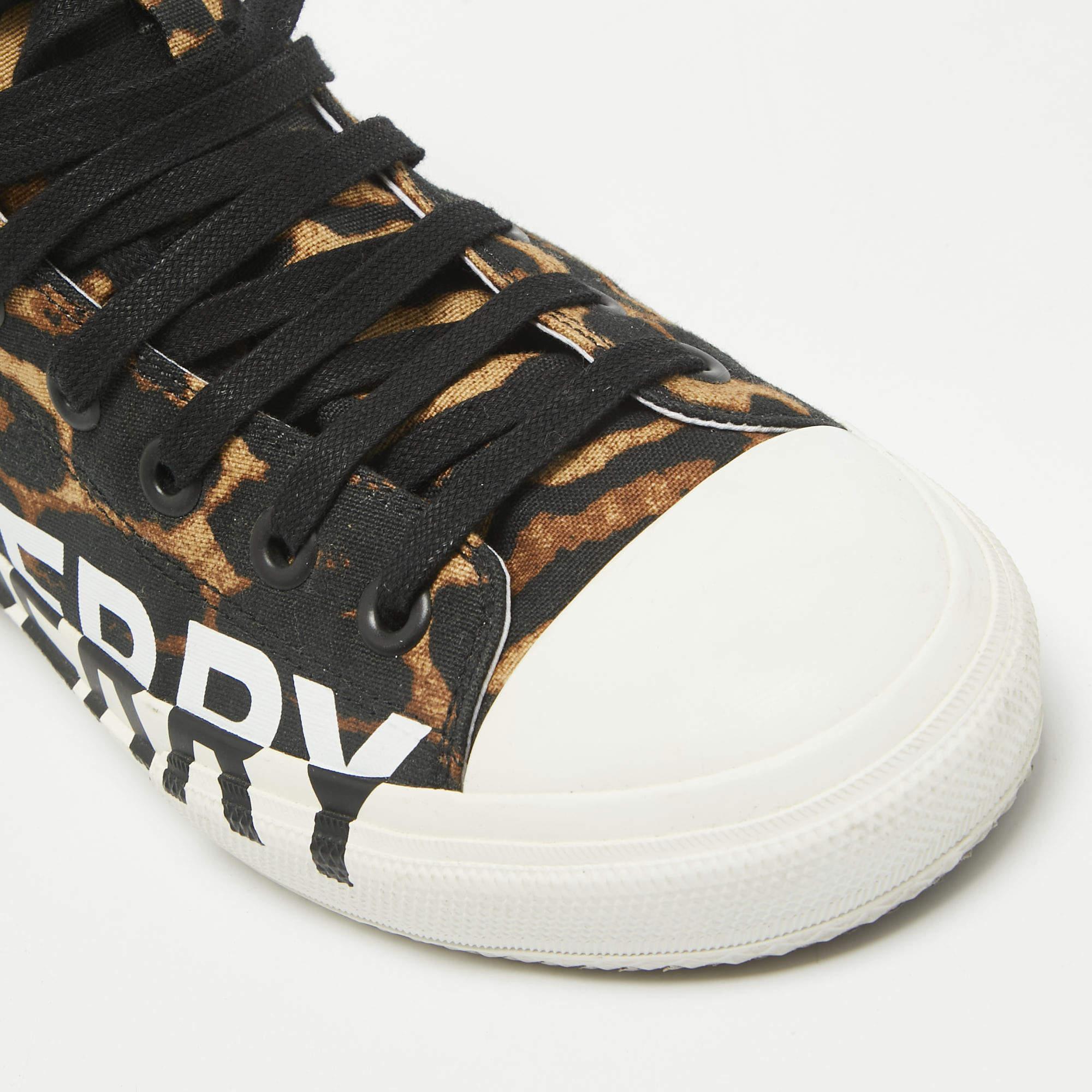 Burberry Brown Canvas High Top Sneakers Size 41 en vente 2