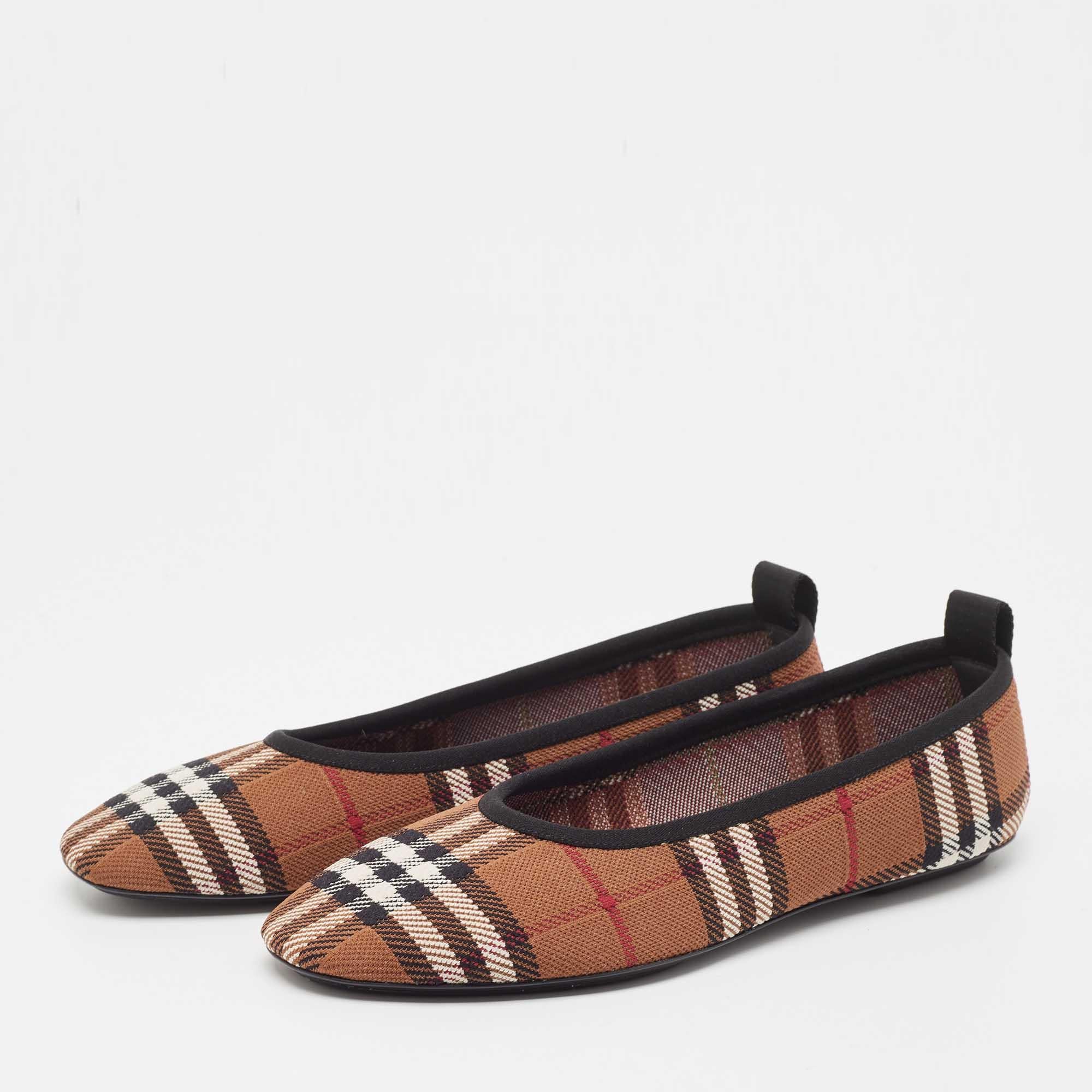 Complete your look by adding these Burberry ballet flats to your lovely wardrobe. They are crafted skilfully to grant the perfect fit and style.

Includes: Original Dustbag, Original Box